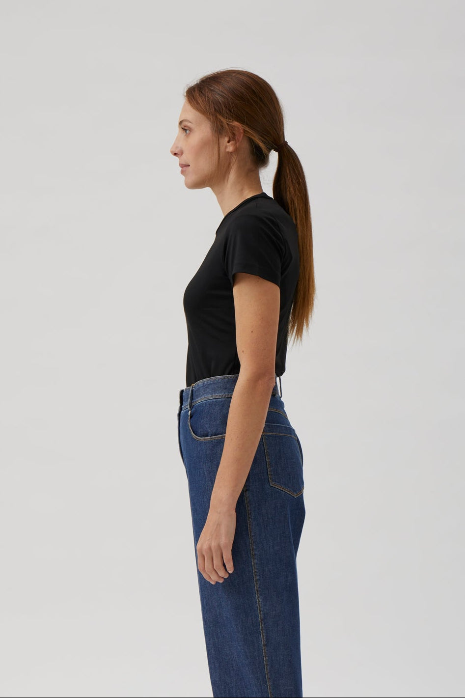 Short-Sleeve Fitted T-Shirt in Nair - 1002 Black