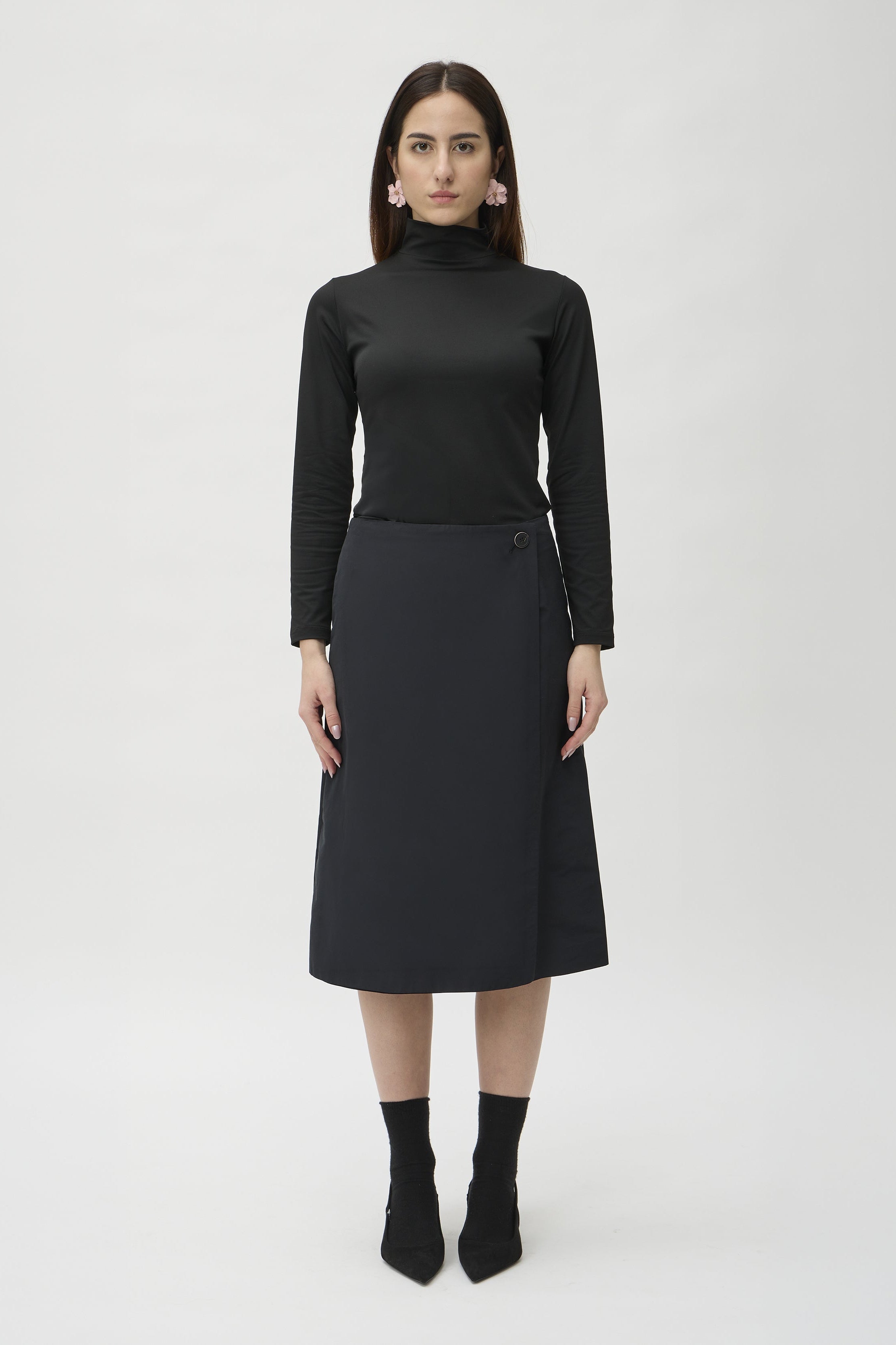 Wrap Skirt in Canguro 3363 Black – model front view, full length – ELISE GUG