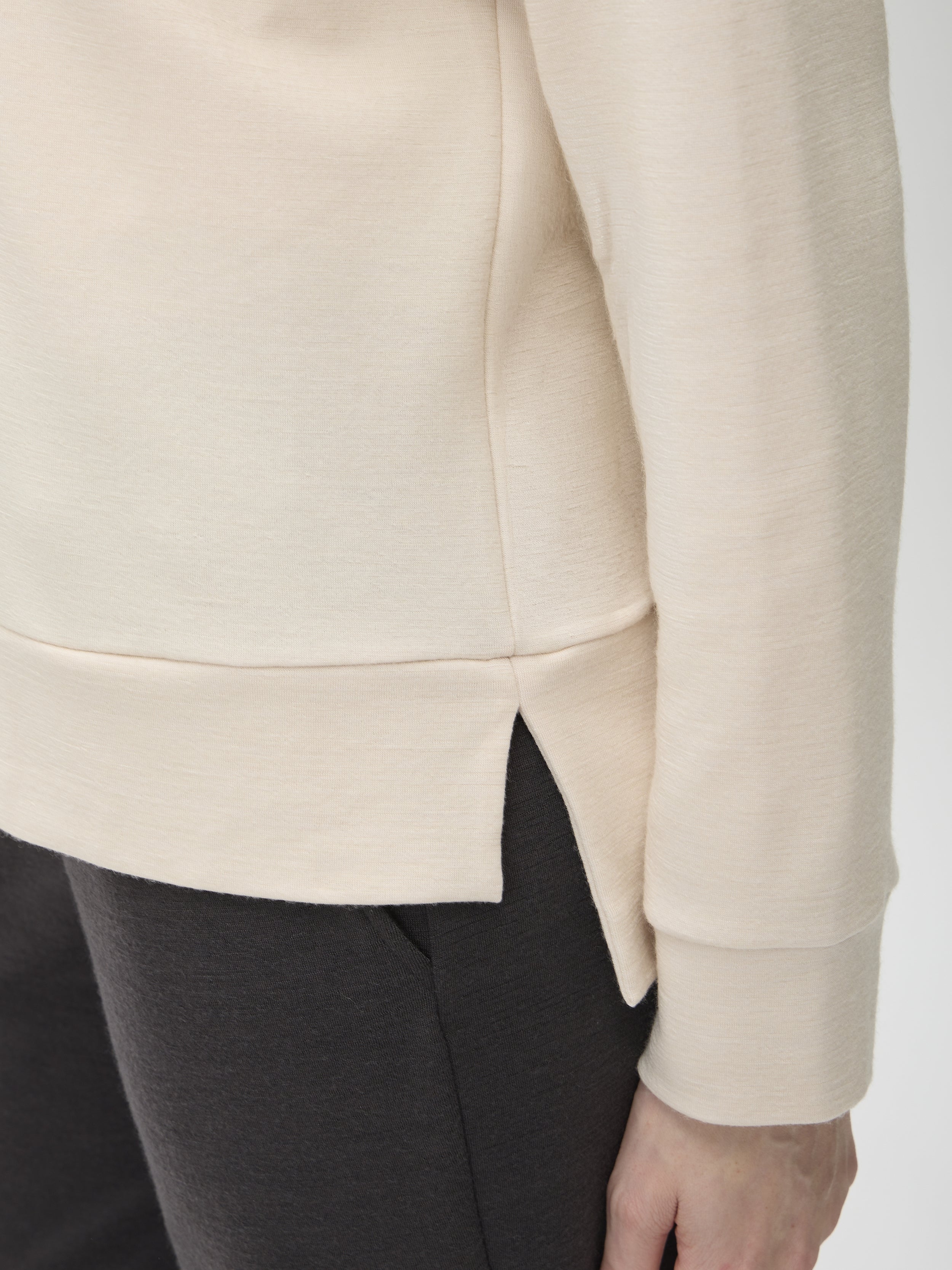 Sweatshirt in Darfo 1193 Cream – side hem and sleeve cuff detail – ELISE GUG