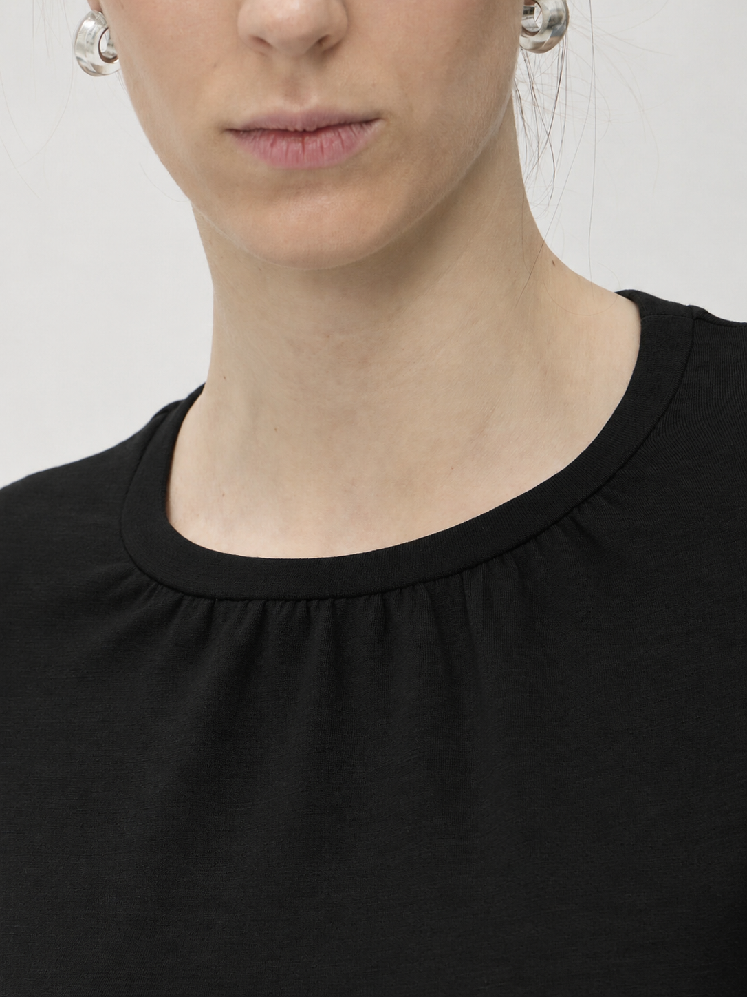 Blouse Wrinkled Neckline in Darfo – 1200 Black