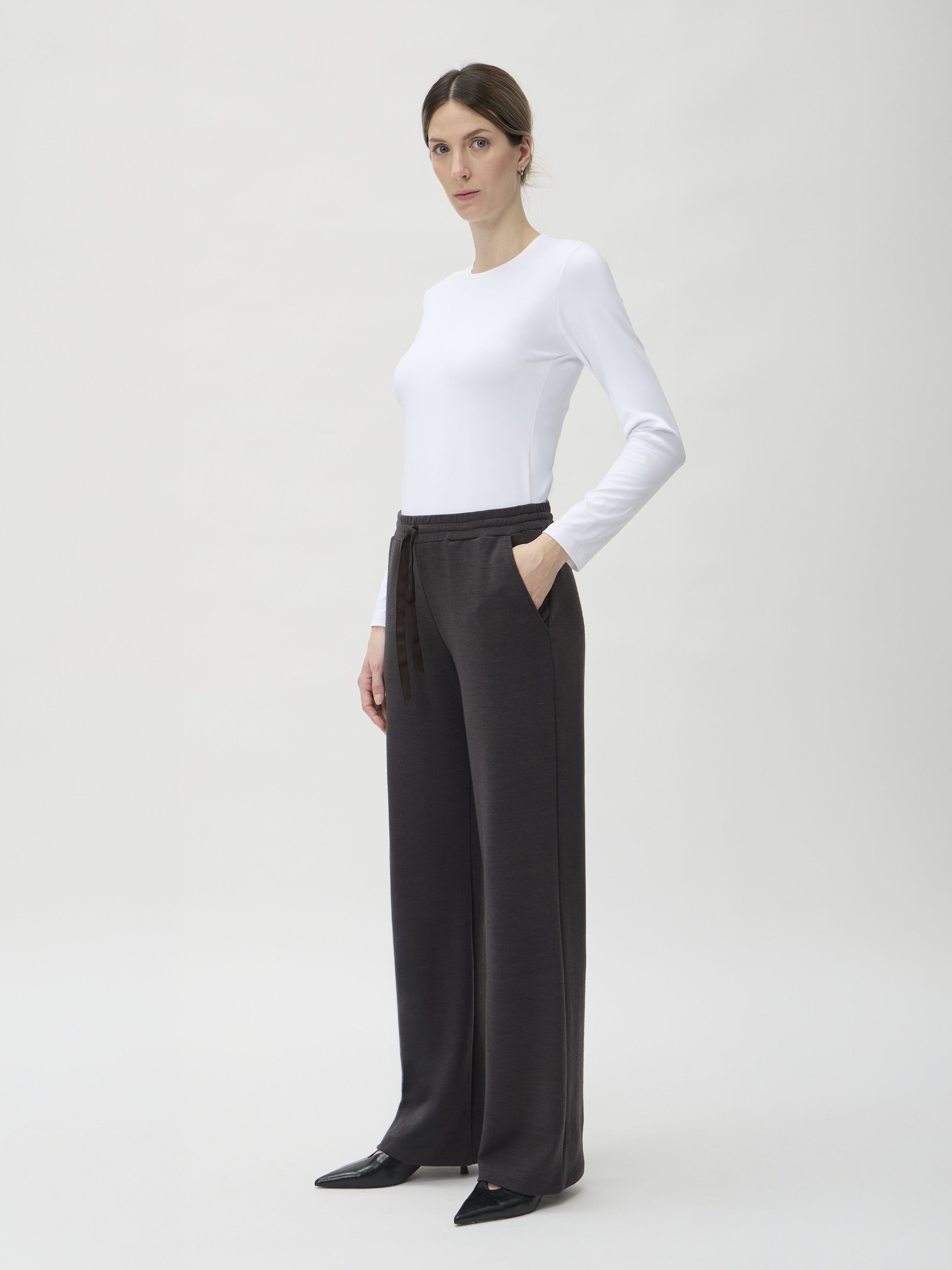 Straight-Legged Trousers in Darfo 4026 Caffe – worn by model, side view