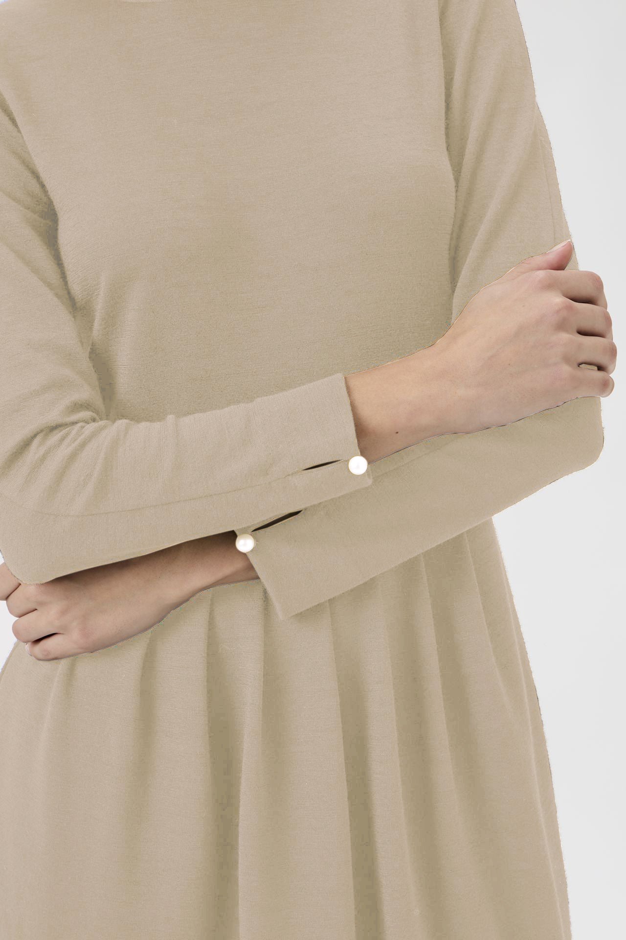 Classic Gug Dress With Pleated Skirt - Beige