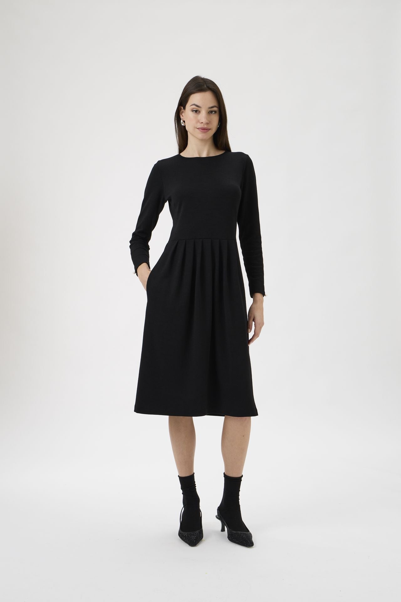 Classic Gug Dress With Pleated Skirt - 9486-A Black