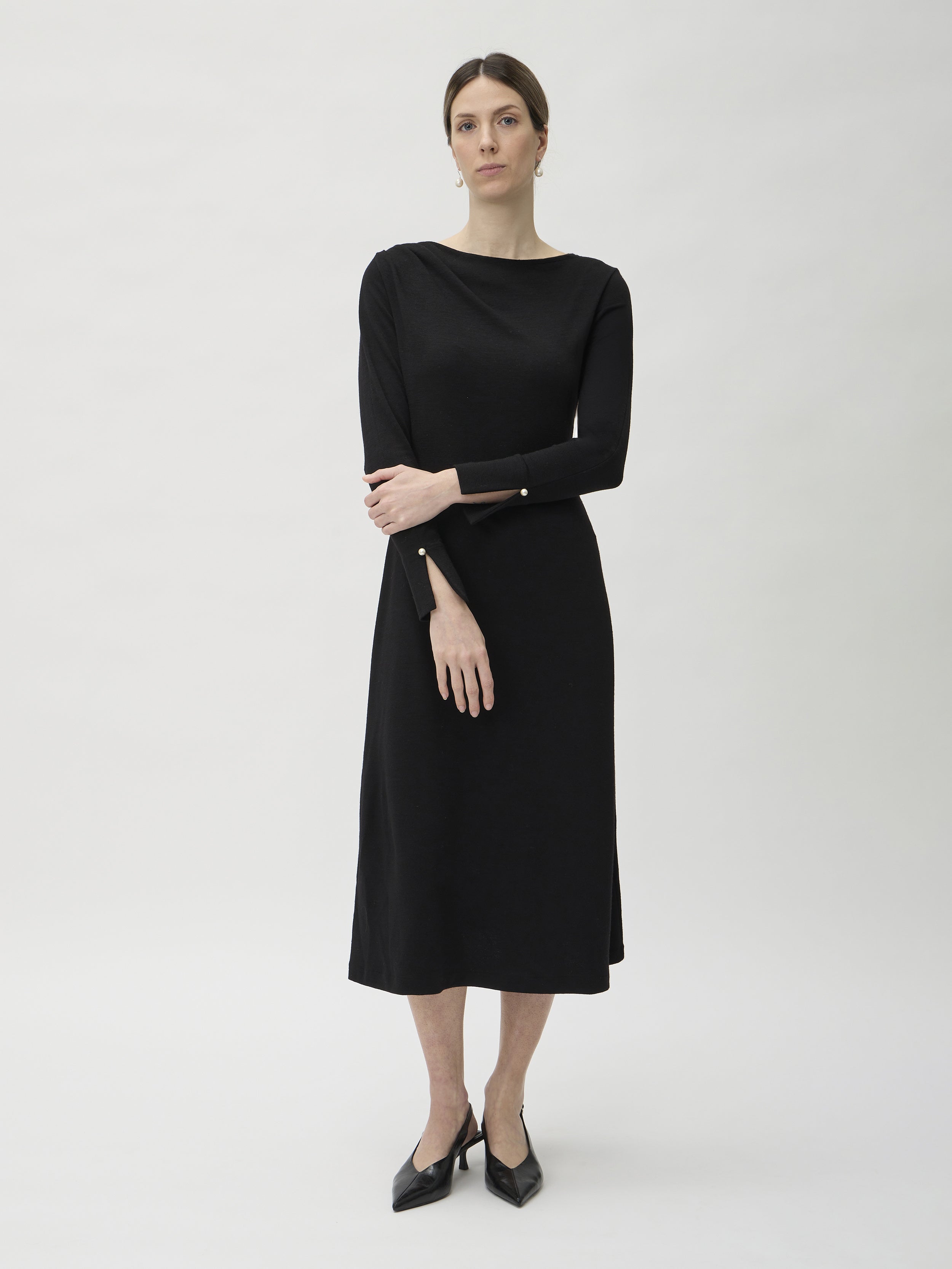Dress Pleated Shoulder in Darfo – 9523 Black