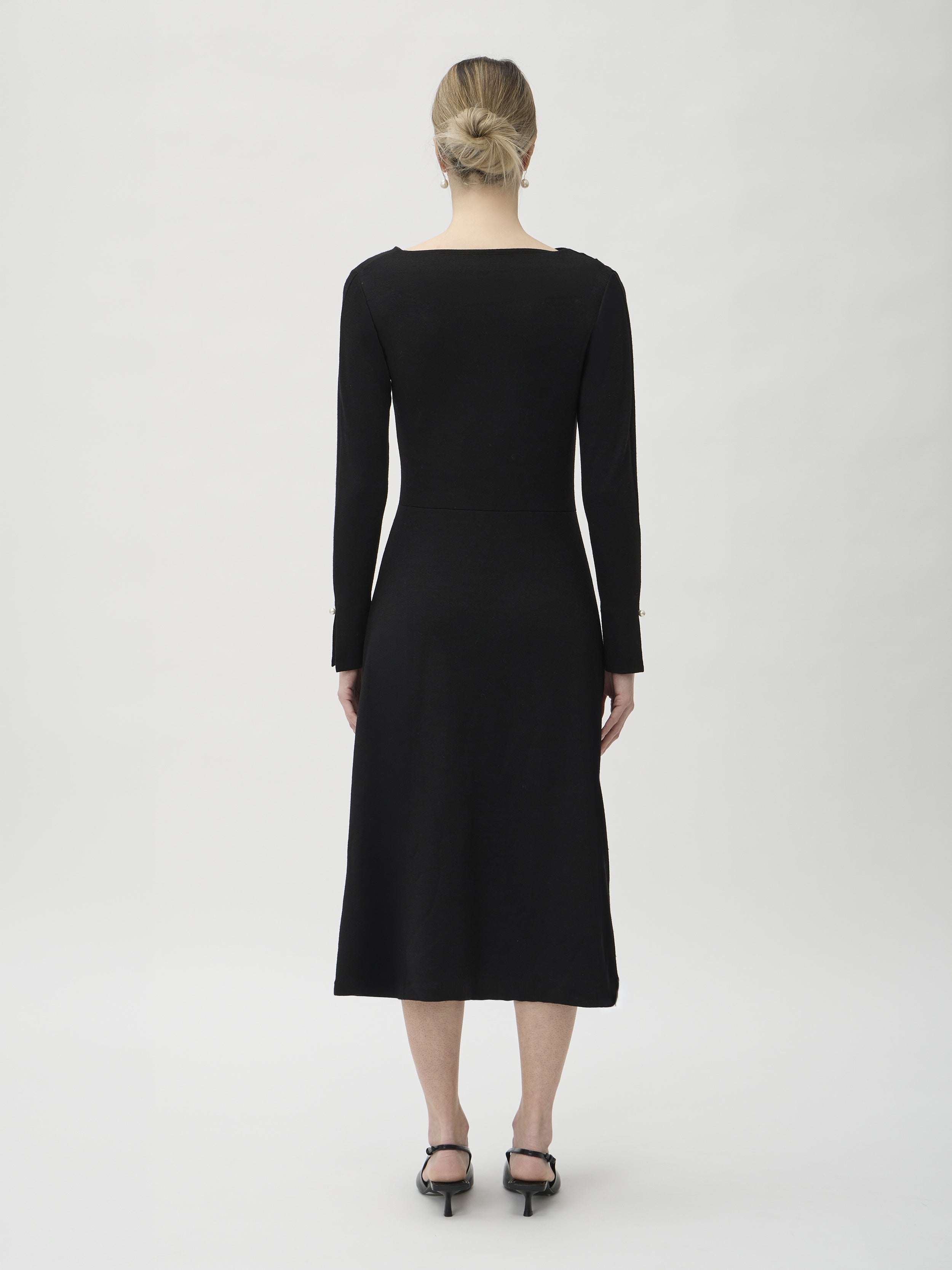 Dress Pleated Shoulder in Darfo – 9523 Black