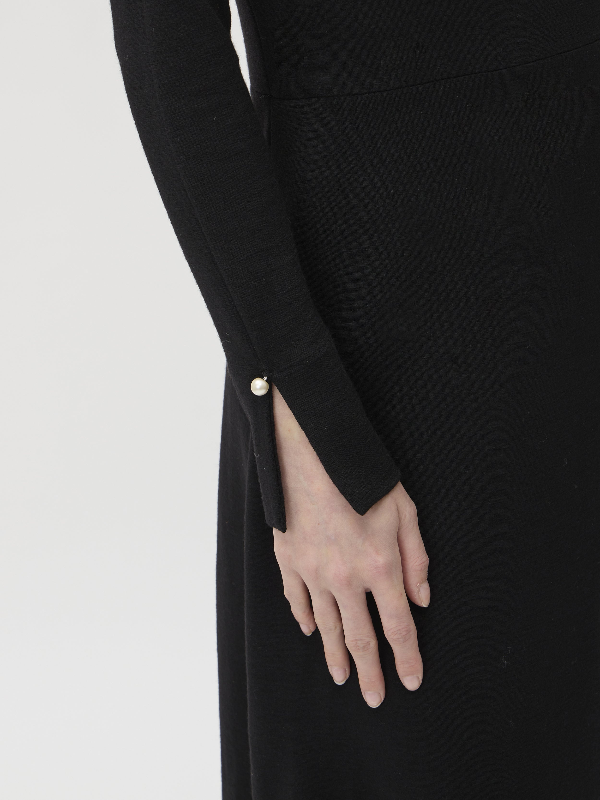 Dress Pleated Shoulder in Darfo – 9523 Black