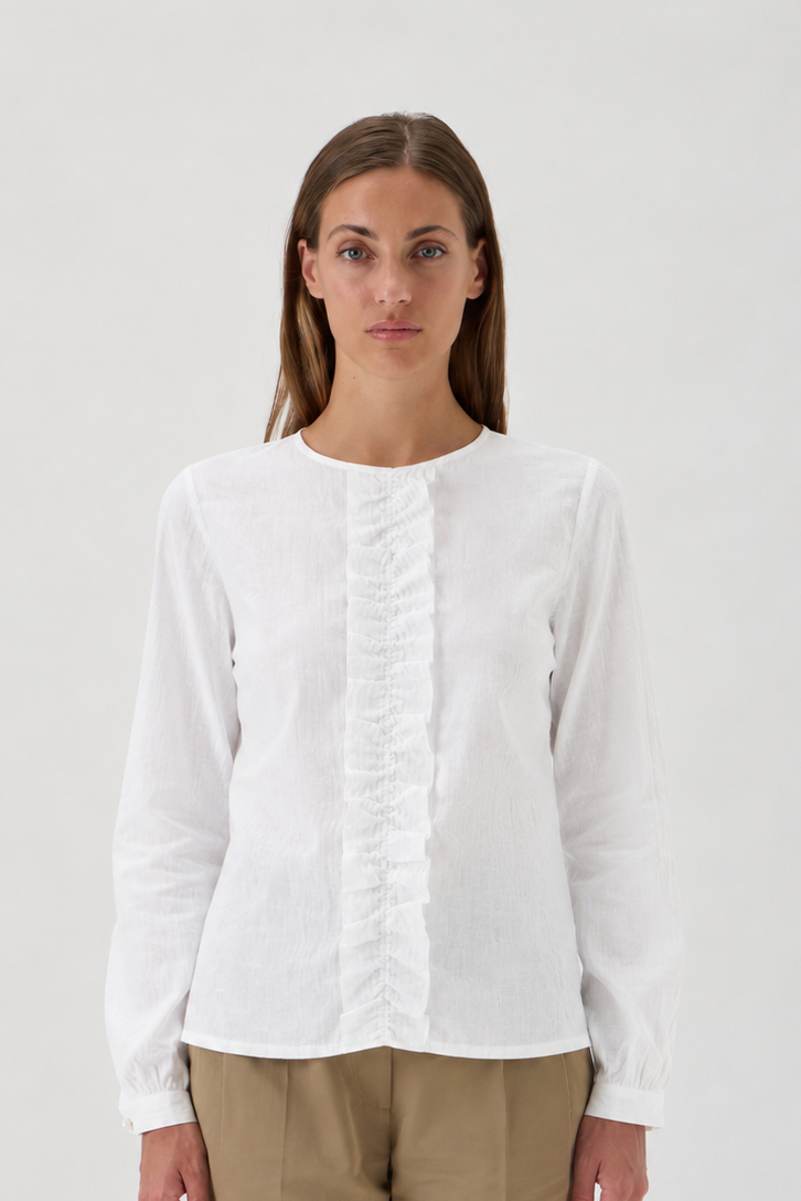 Blouse Rouge In Front Maxlin 208 White – front view with ruffle details
