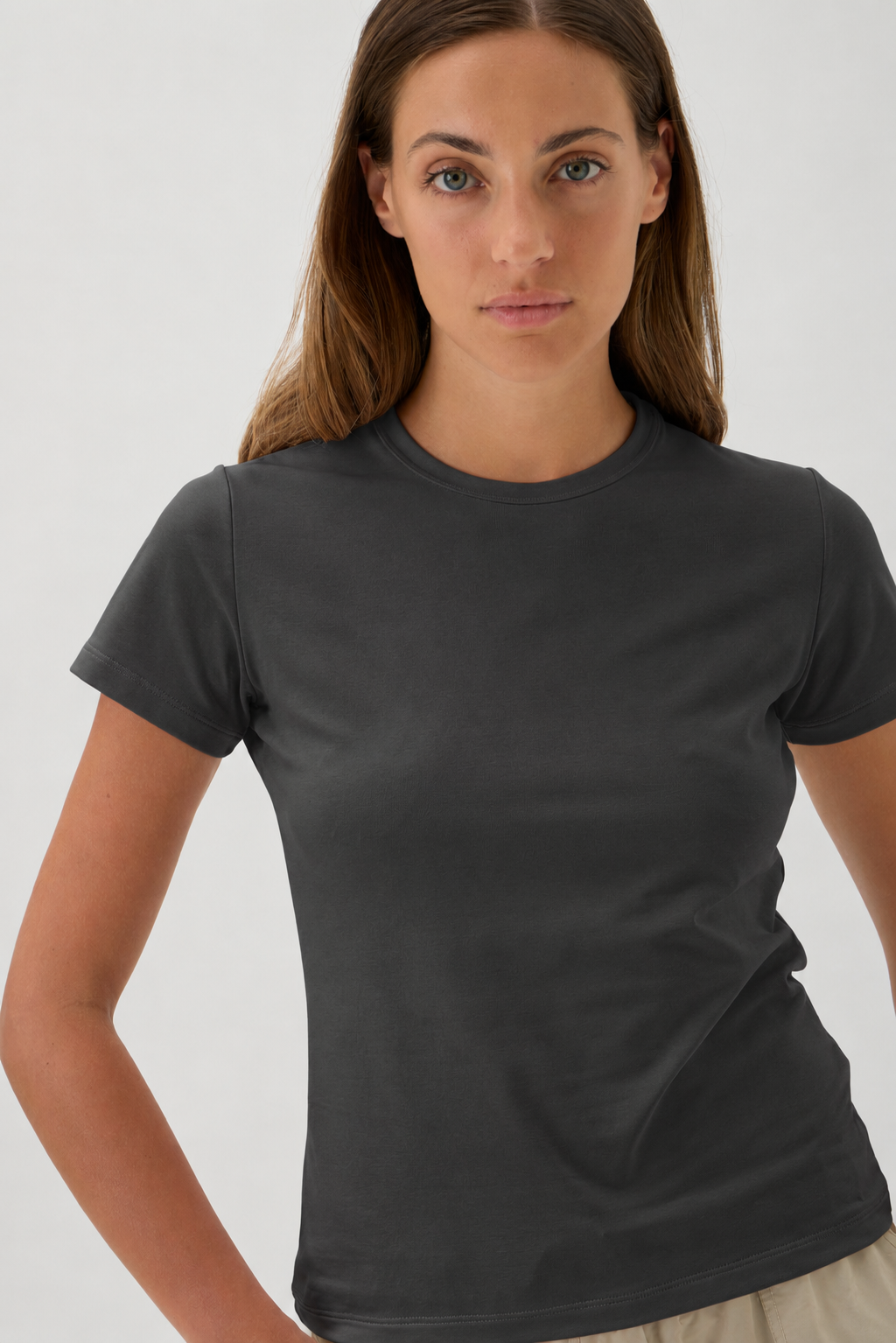 Short-Sleeve Fitted T-Shirt in Nair - 1002 Black