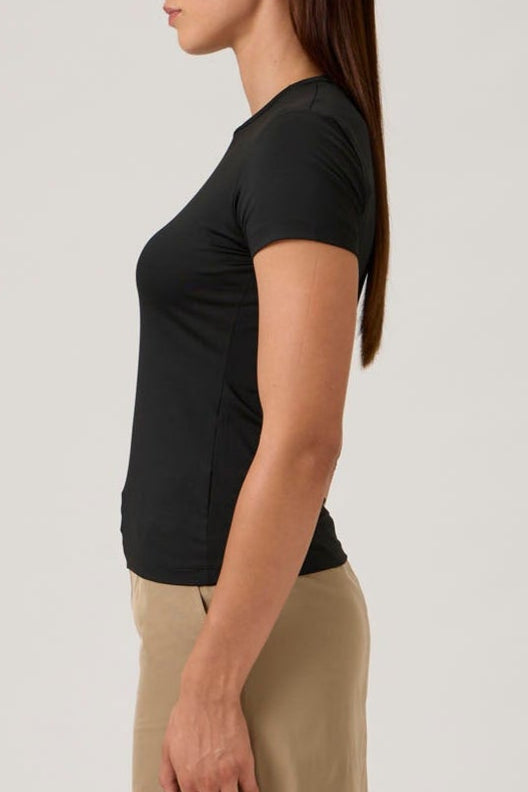 Short-Sleeve Fitted T-Shirt in Nair - Black