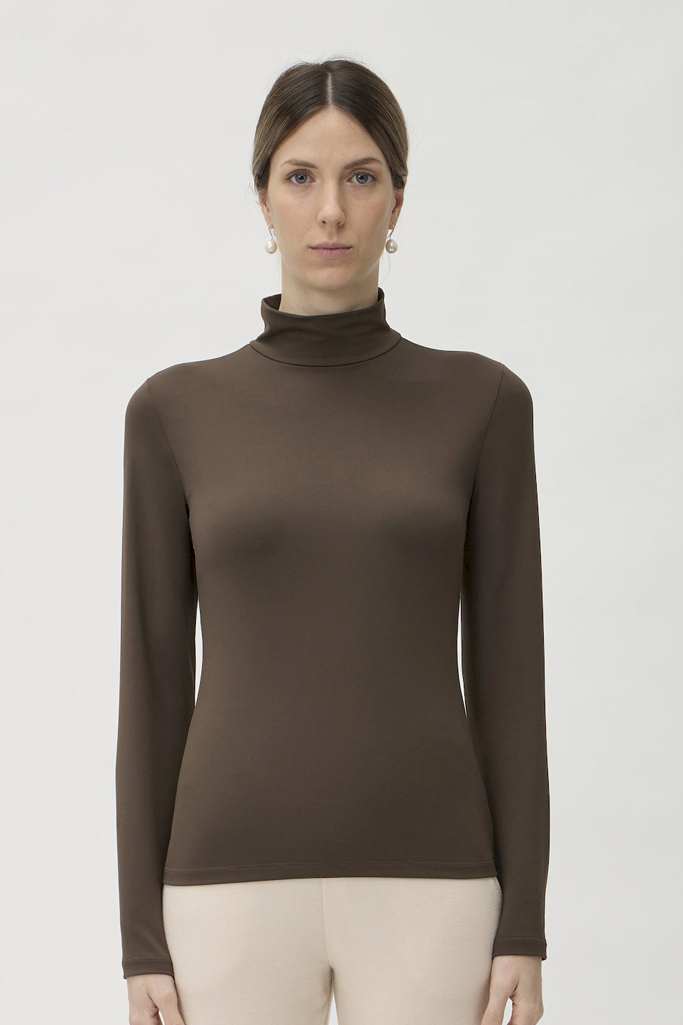 T-Shirt High Neck in Nair – 1203 Cioccolato