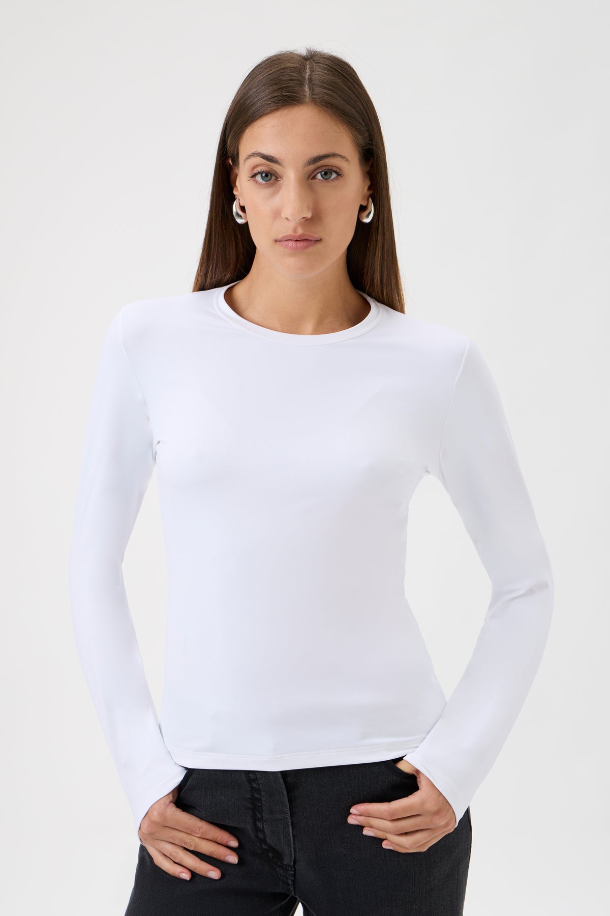 Long-Sleeve Fitted T-Shirt in Nair - White