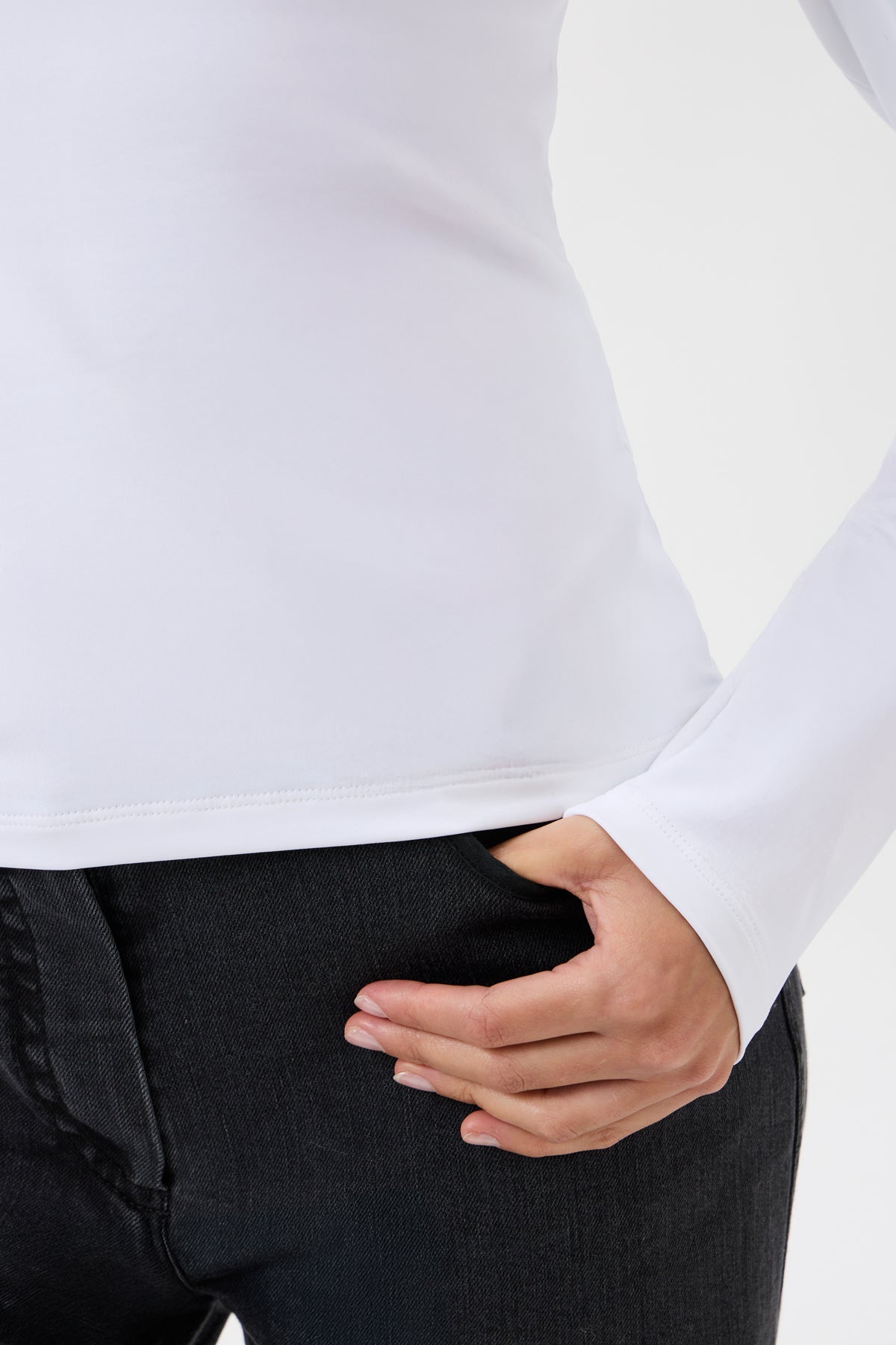 Long-Sleeve Fitted T-Shirt in Nair - White