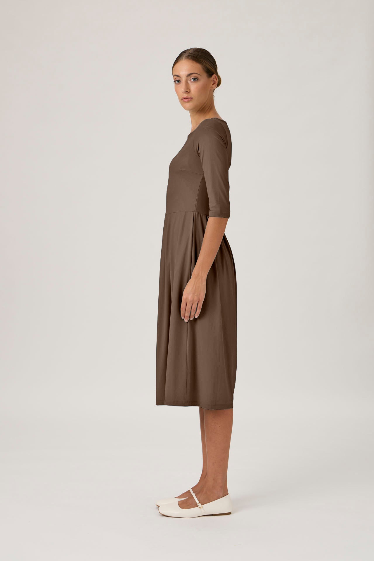 Dress with Pleated Skirt – Nilo 9498 Nocciola