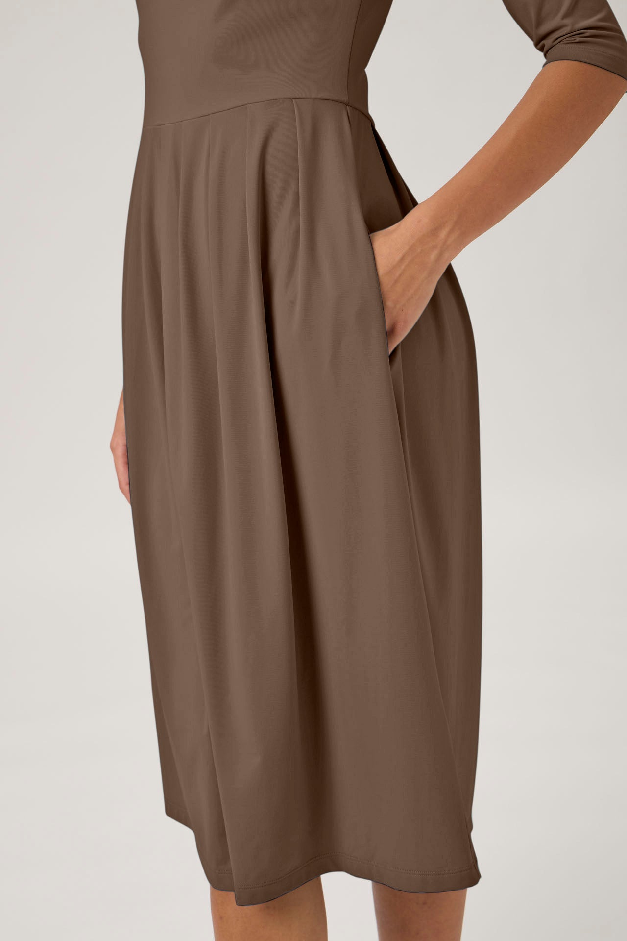 Dress with Pleated Skirt – Nilo 9498 Nocciola