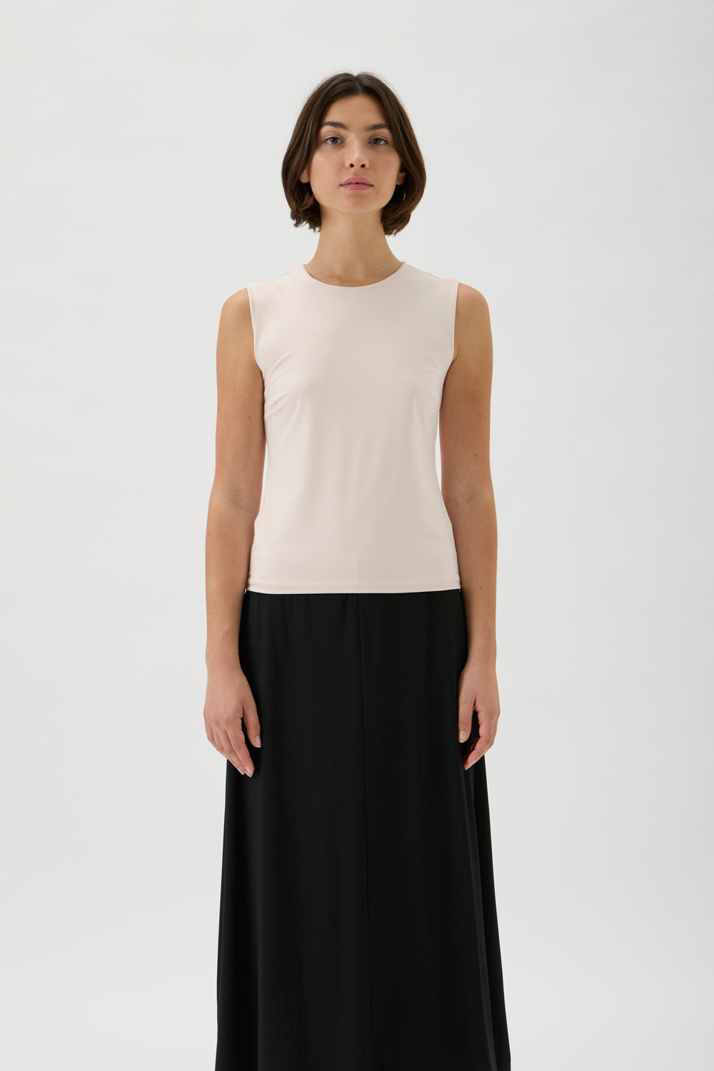 Tailored Cipria (Powder Blush) sleeveless Nilo top styled with relaxed elegance.