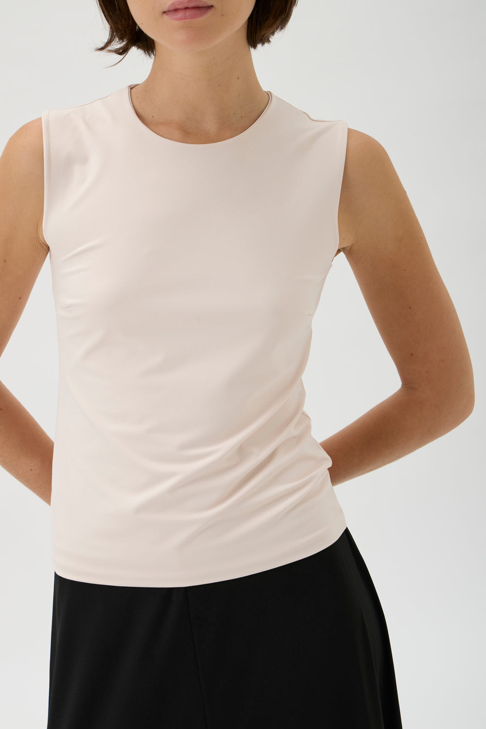 Minimalist sleeveless microfiber top with crew neck in Cipria (Powder Blush)