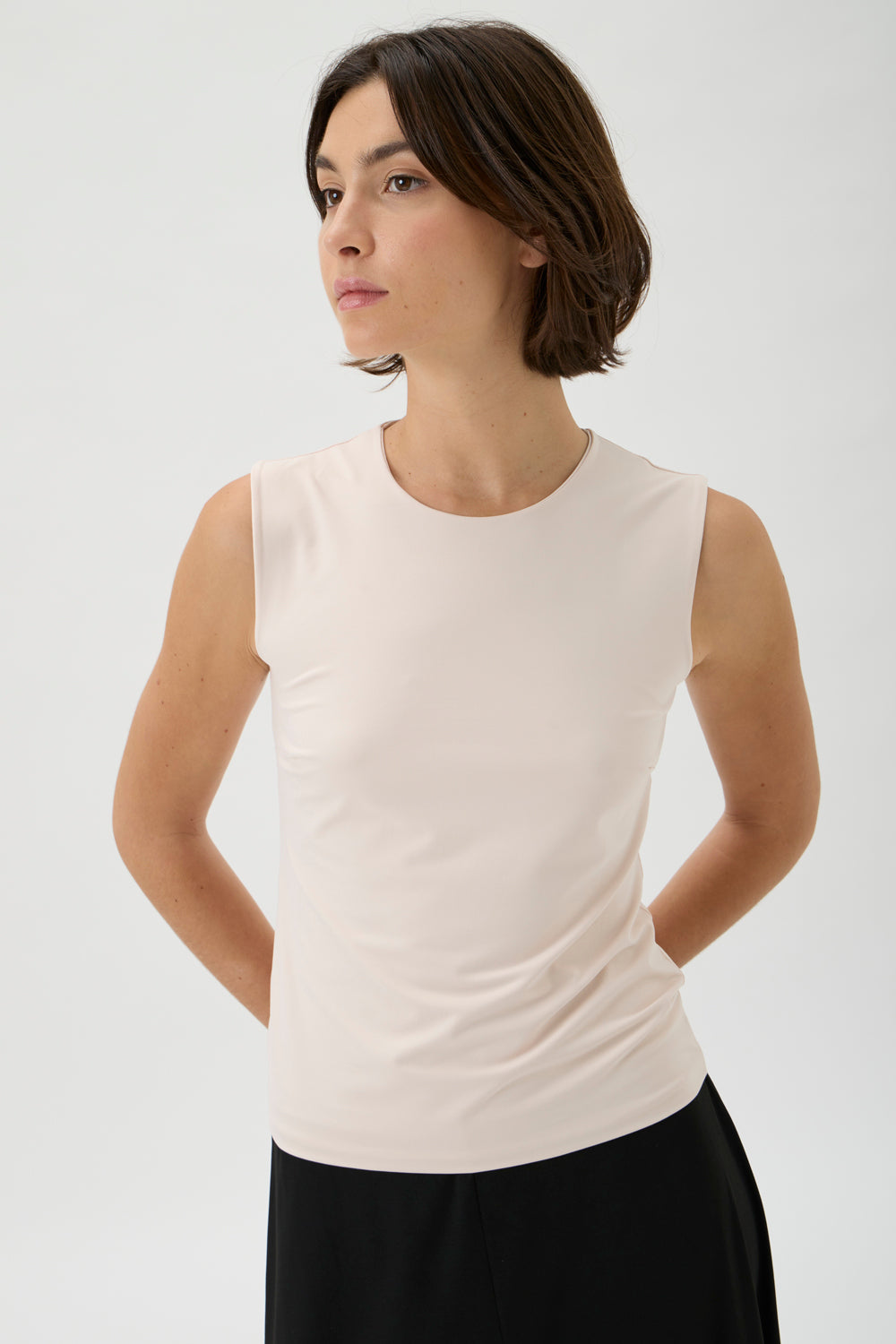 Elegant fitted sleeveless top in Cipria (Powder Blush)