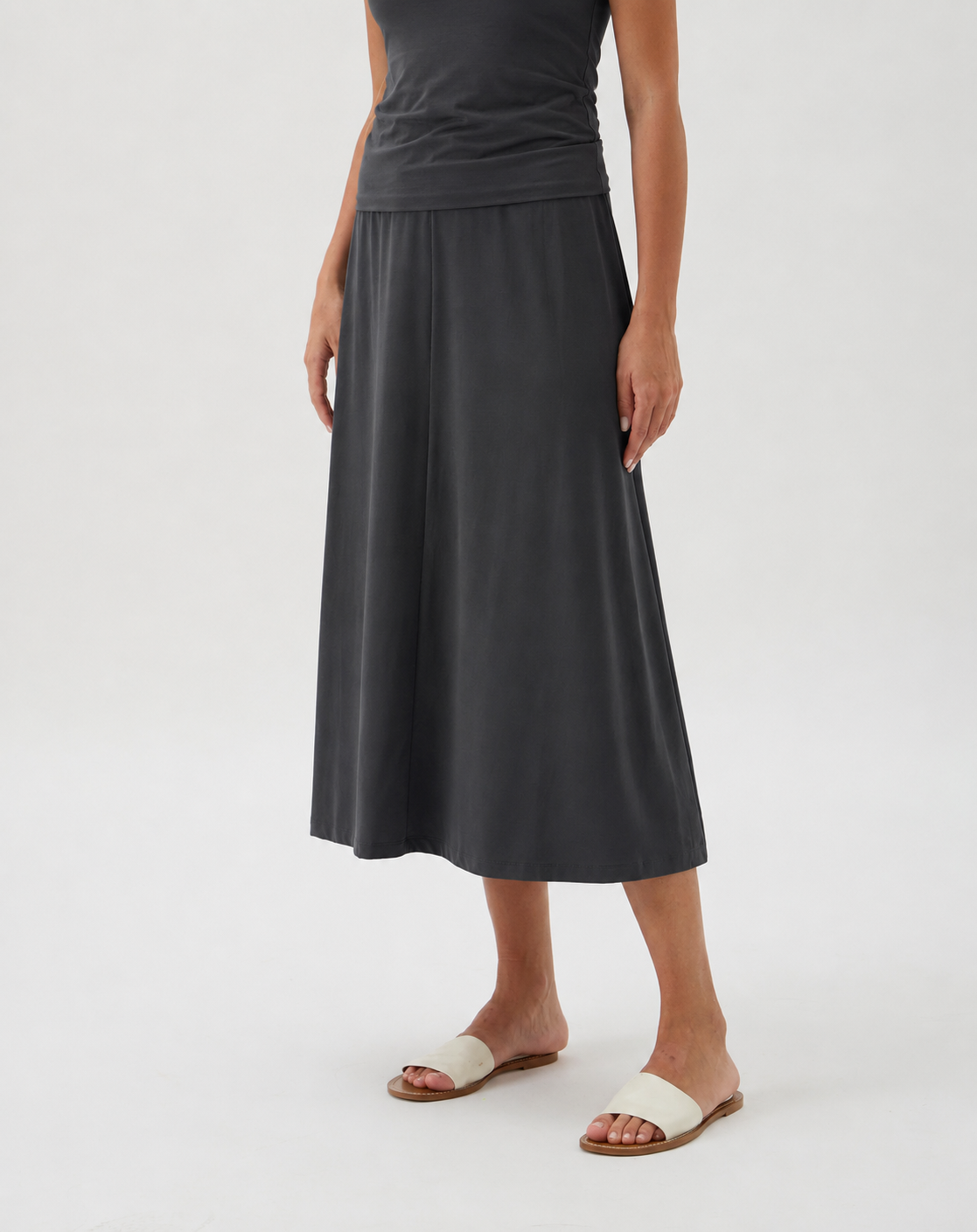 Mid-Length A-Line Skirt – Nilo 3355 Black