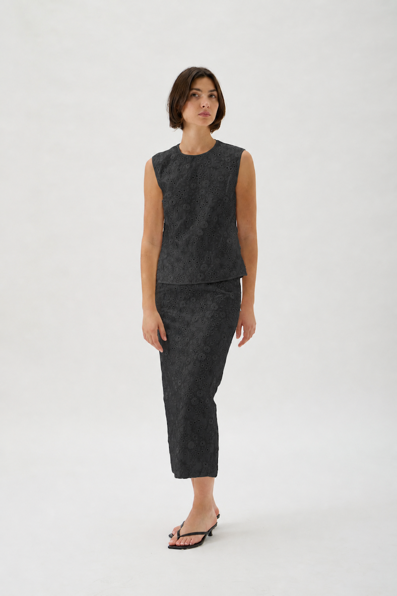 Sleeveless Embroidered Blouse – 2244 Ricamo 2244 BLACK