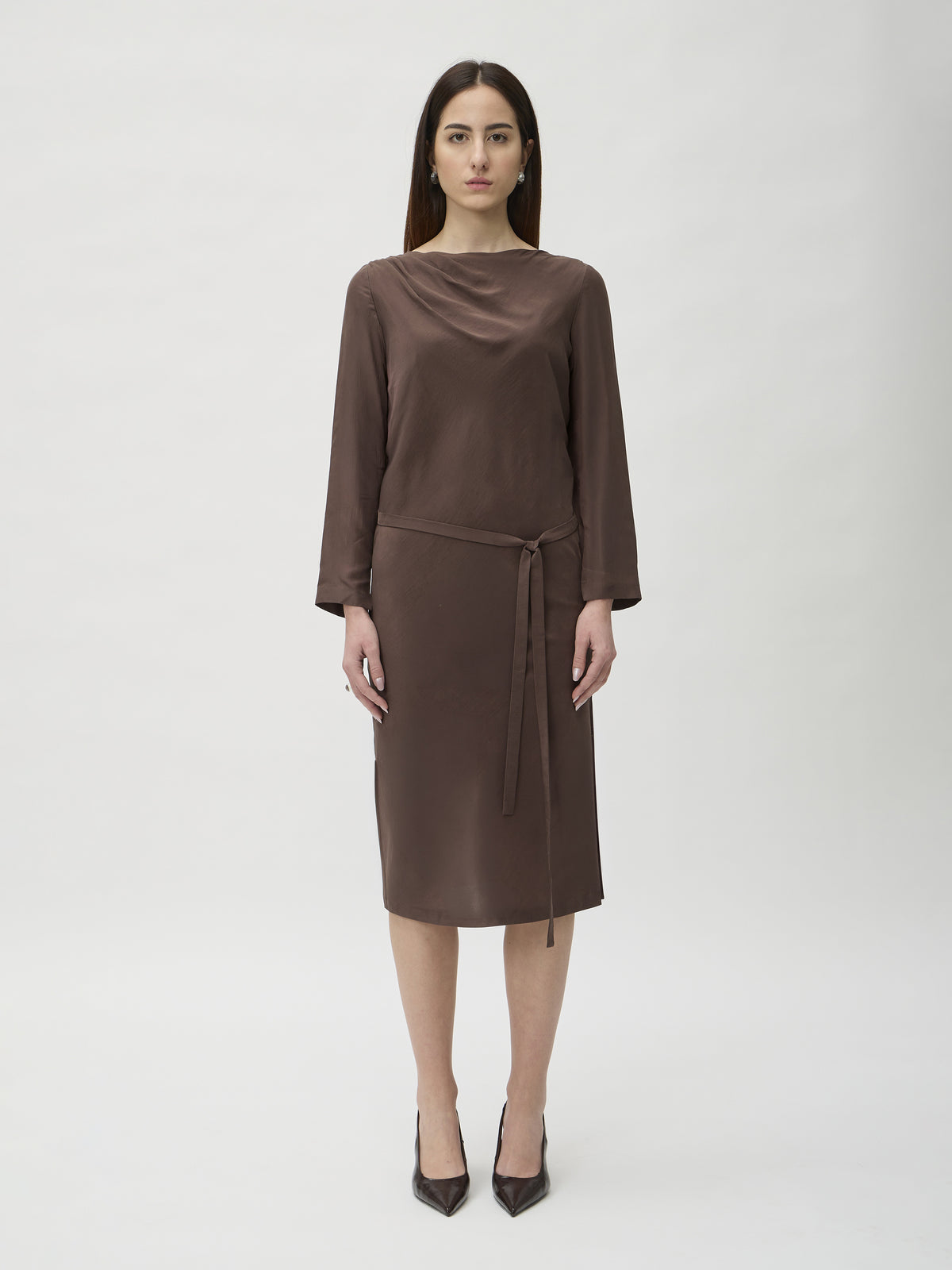 Dress Straight Pleated Shoulder in Seta – 9522 Brown