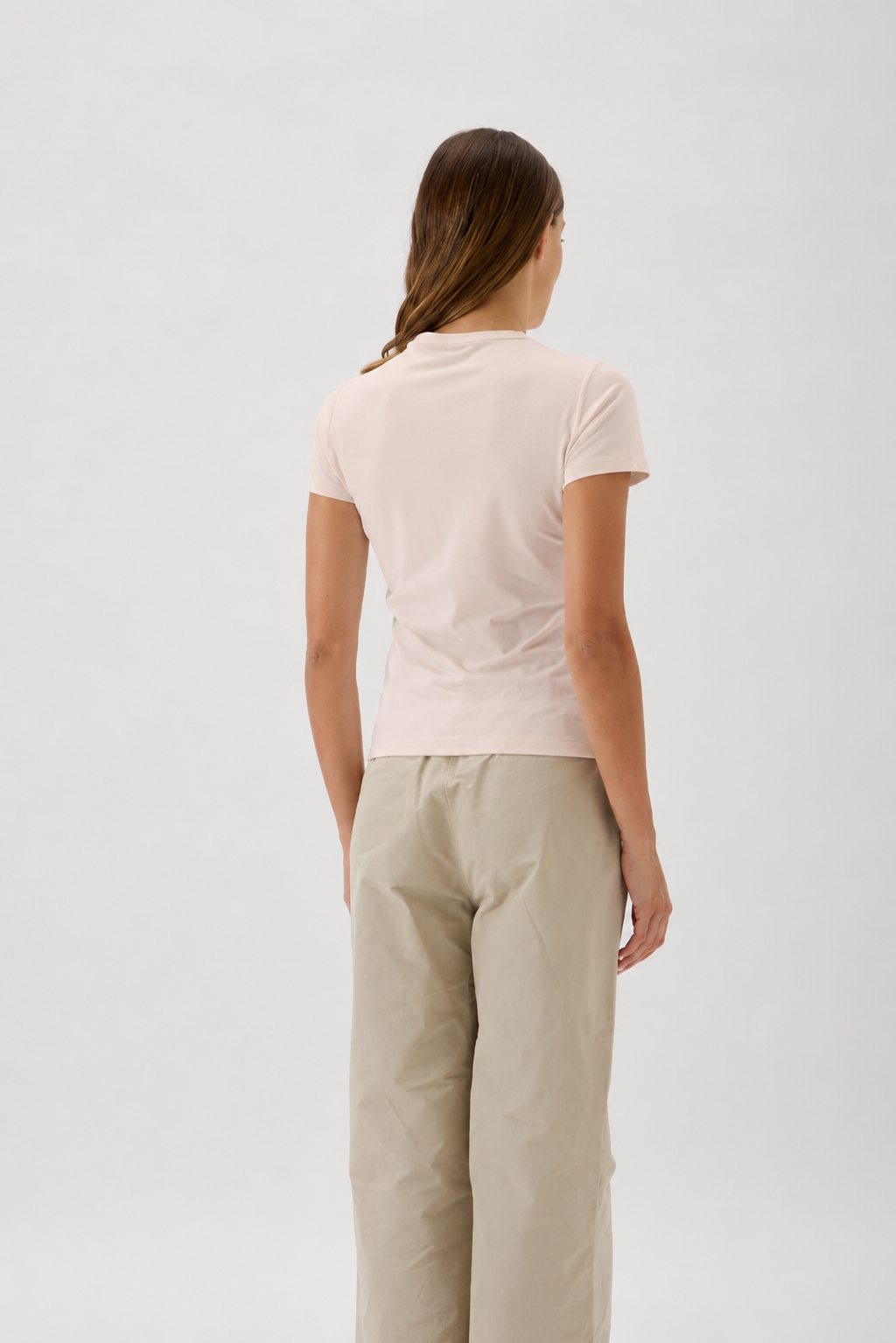 ELISE GUG short-sleeve fitted T-shirt in Nilo Cipria – style 1002, back view