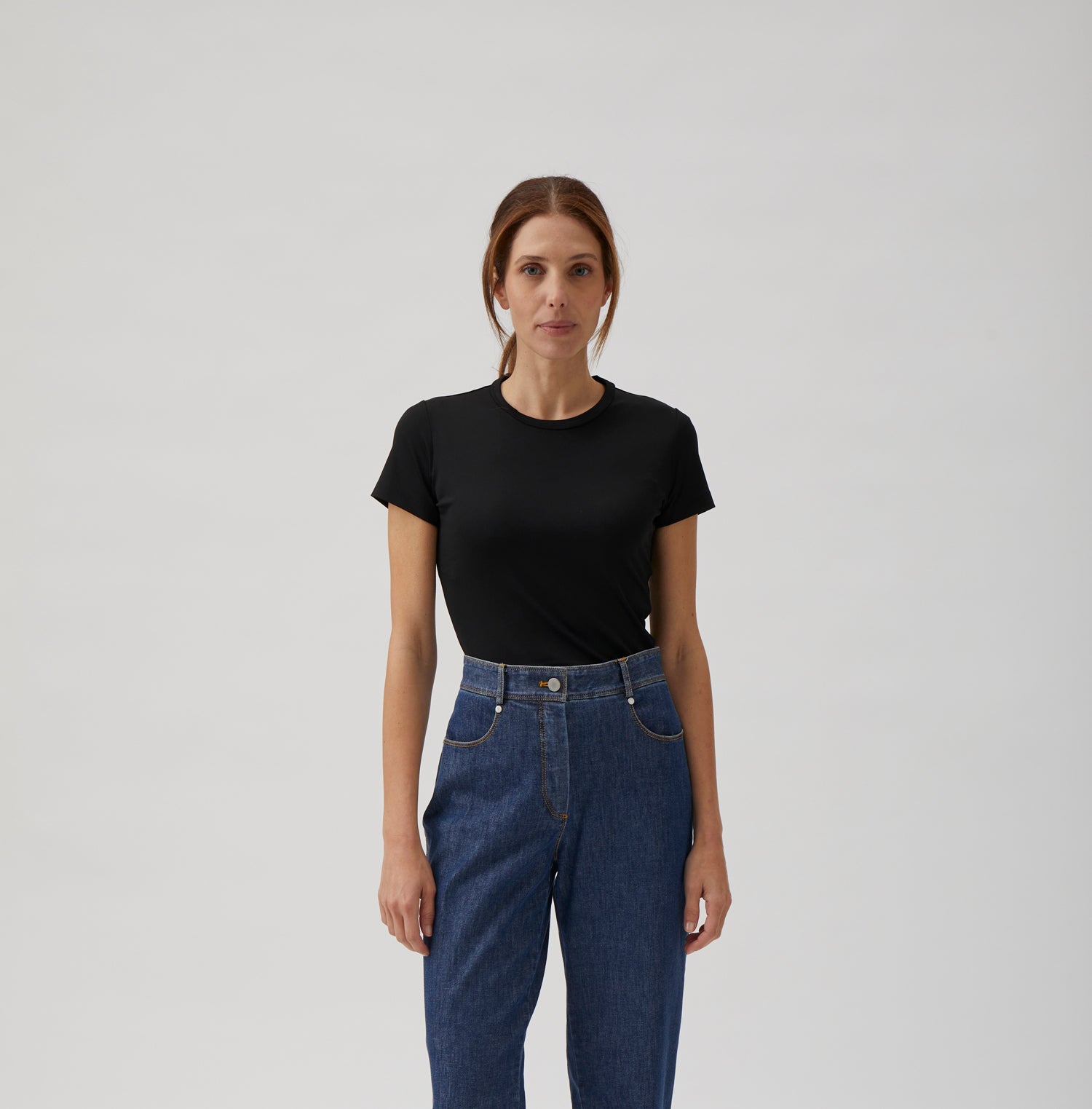 Short-Sleeve Fitted T-Shirt in Nair - 1002 Black