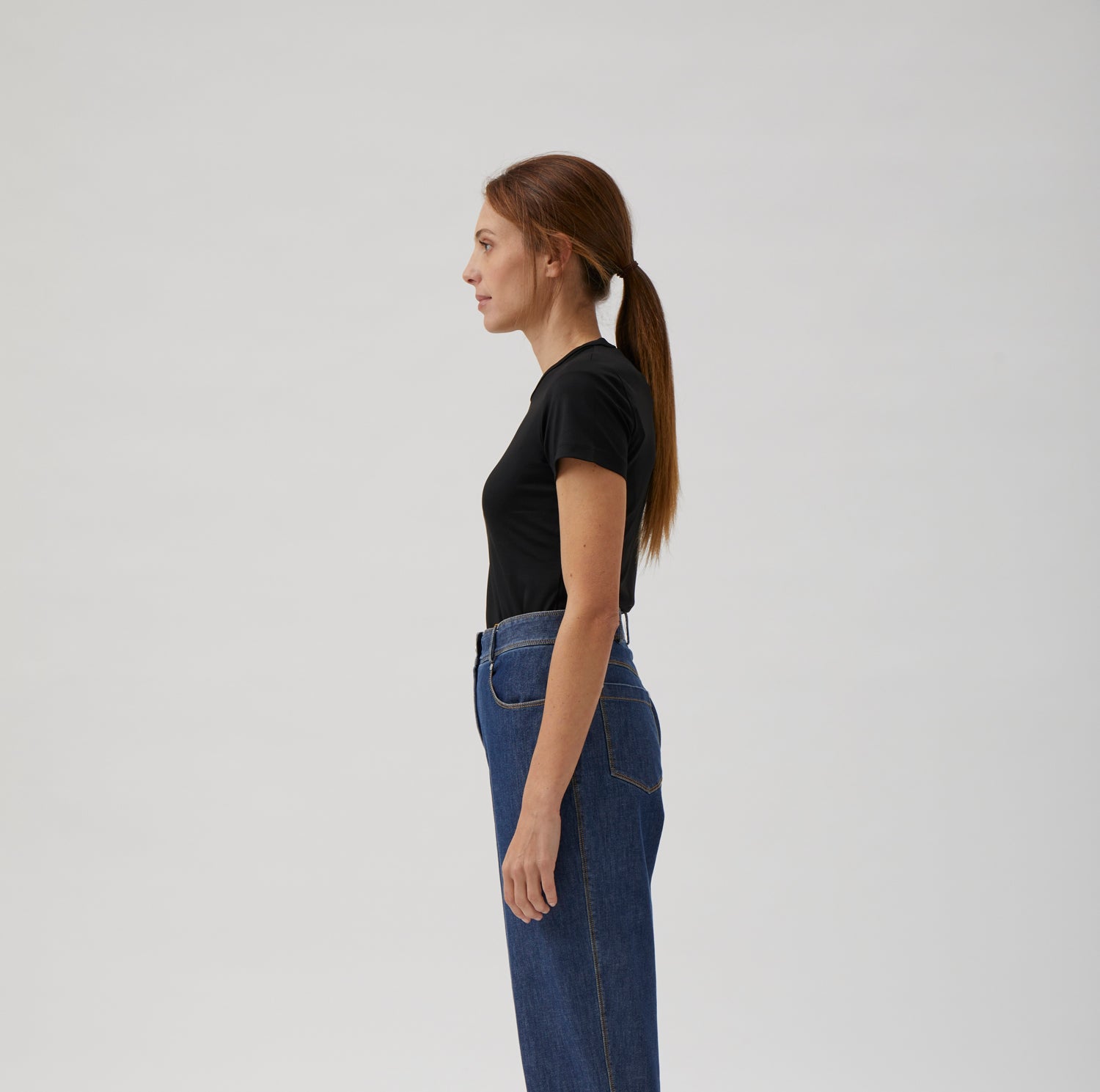 Short-Sleeve Fitted T-Shirt in Nair - 1002 Black