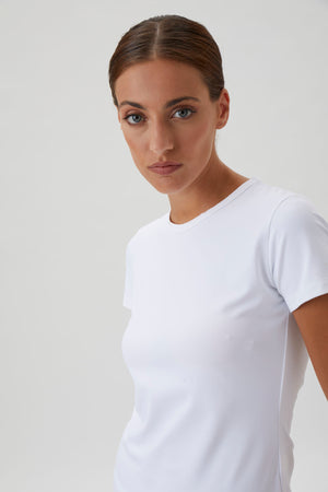 Short-Sleeve Fitted T-Shirt in Nair - White