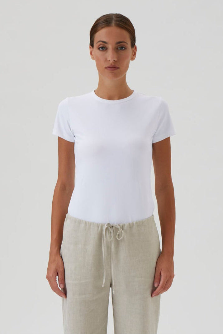 Short-Sleeve Fitted T-Shirt in Nair - White