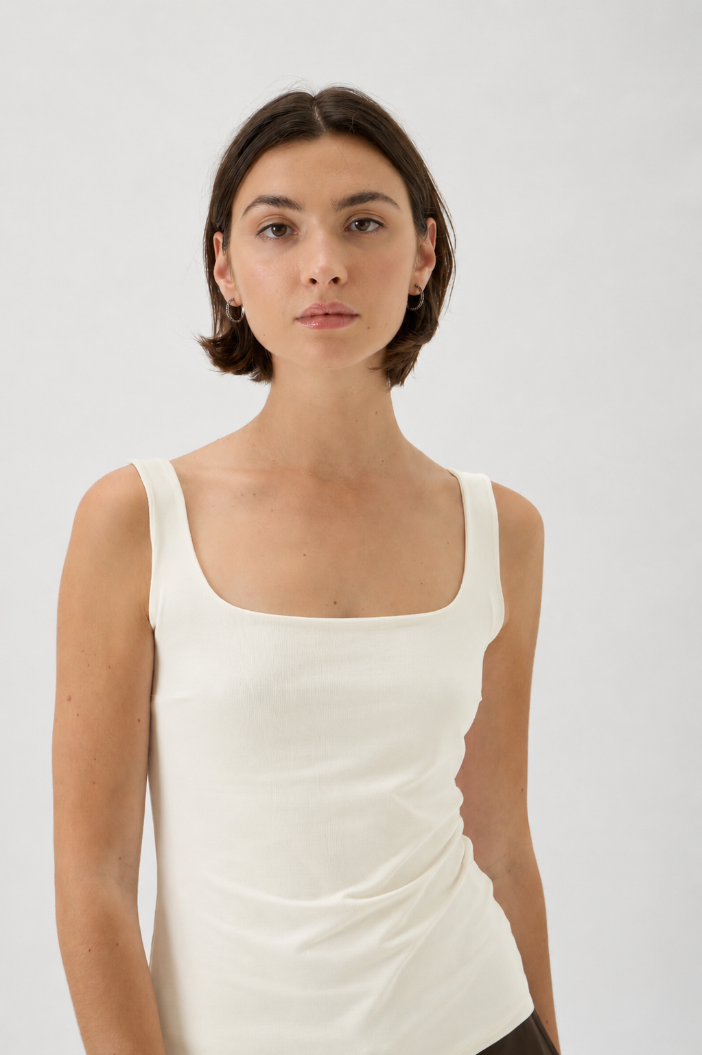 Elise Gug double-layer tank top NILO Cream – front close-up, square neckline