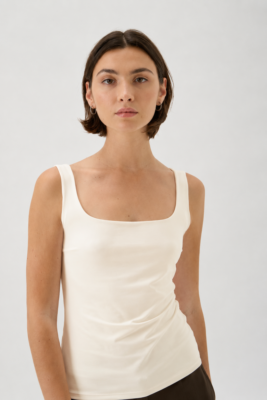 Elise Gug double-layer tank top NILO Cream – close-up of neckline and strap detail