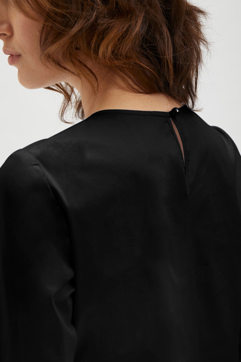 Classic blouse with ruffles - Black