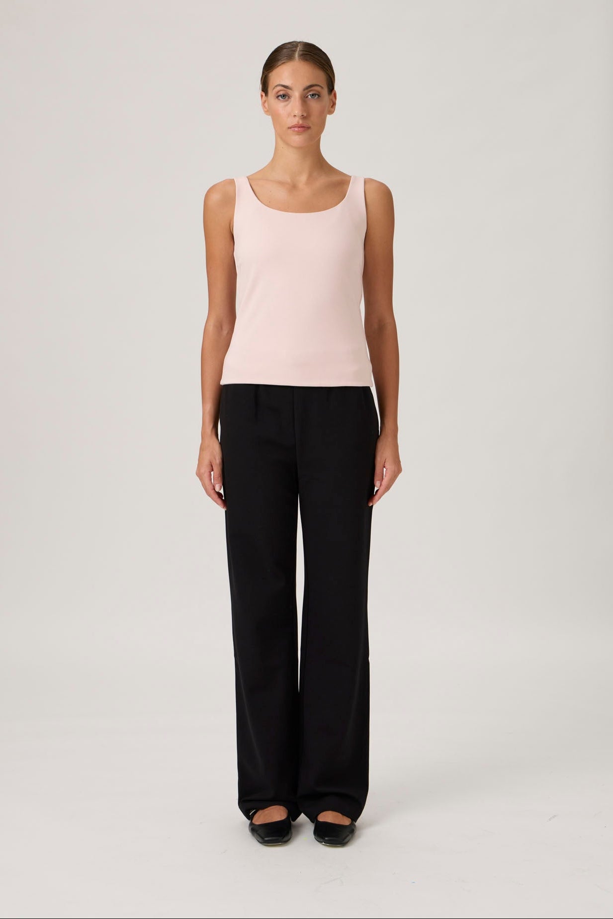 Sleeveless Tank Top with a back pearl detail - Rosa