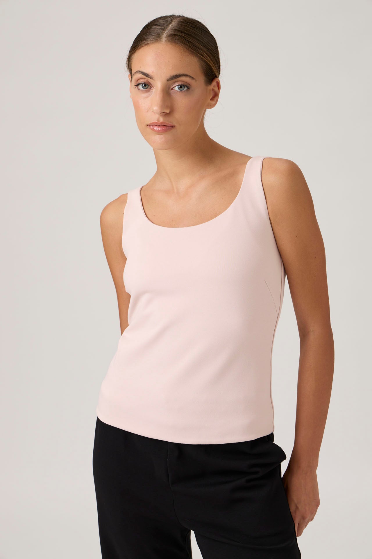 Sleeveless Tank Top with a back pearl detail - Rosa