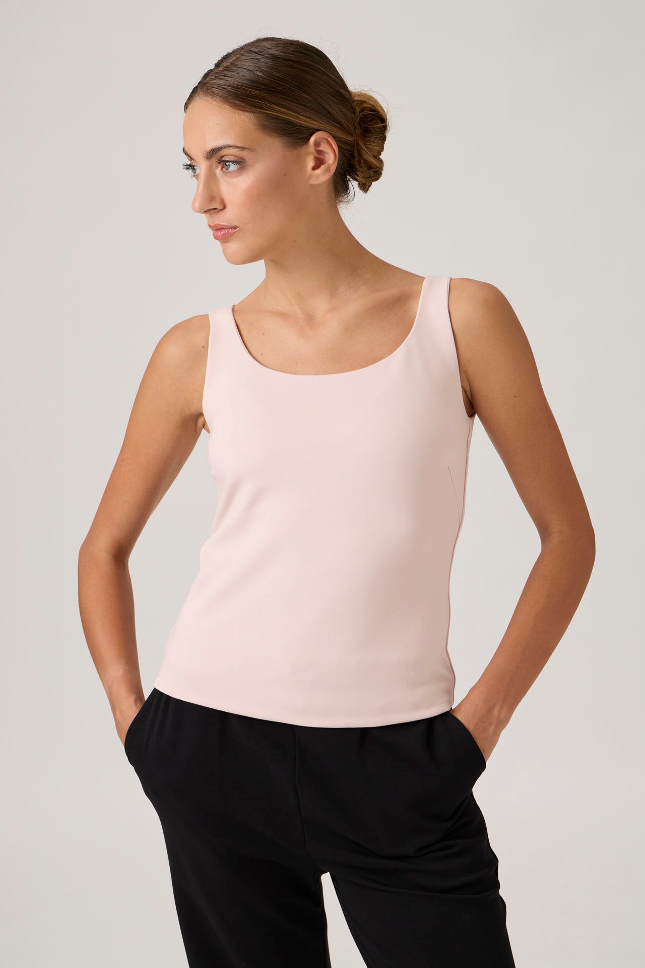 Sleeveless Tank Top with Back Pearl Detail - Rosa