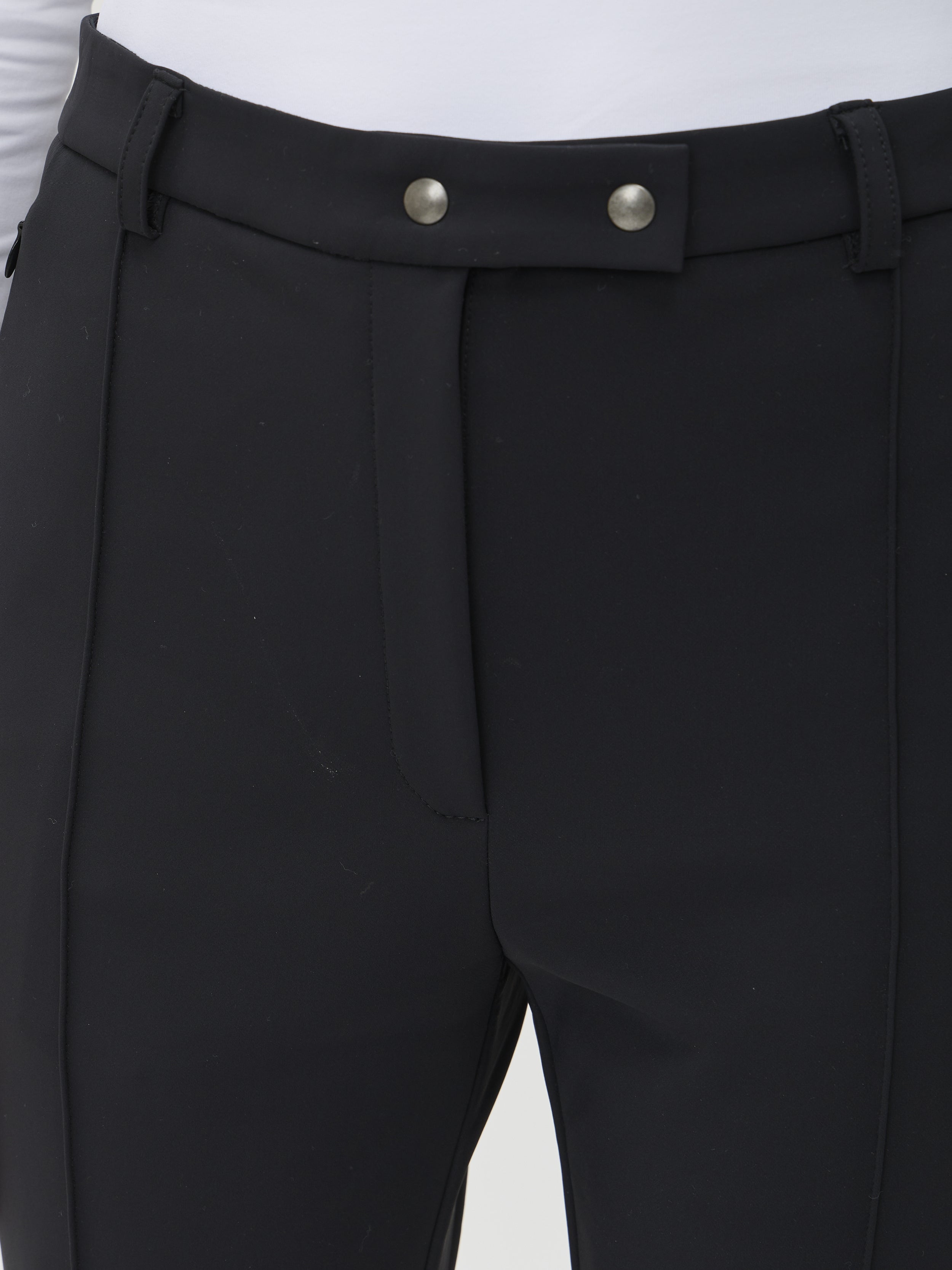 ELISE GUG black slim trousers in Aosta – detail front