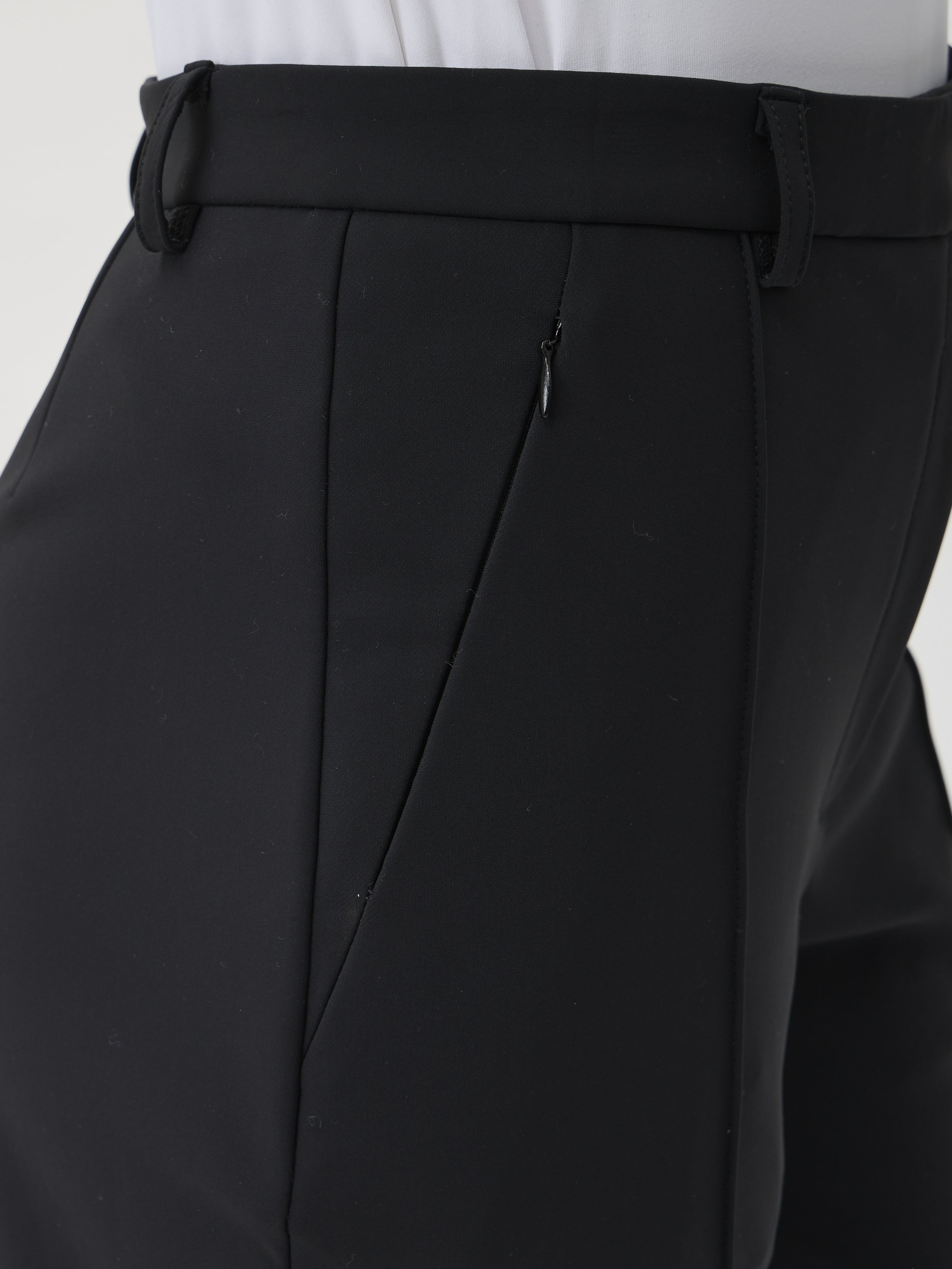 ELISE GUG black slim trousers in Aosta – side view detail