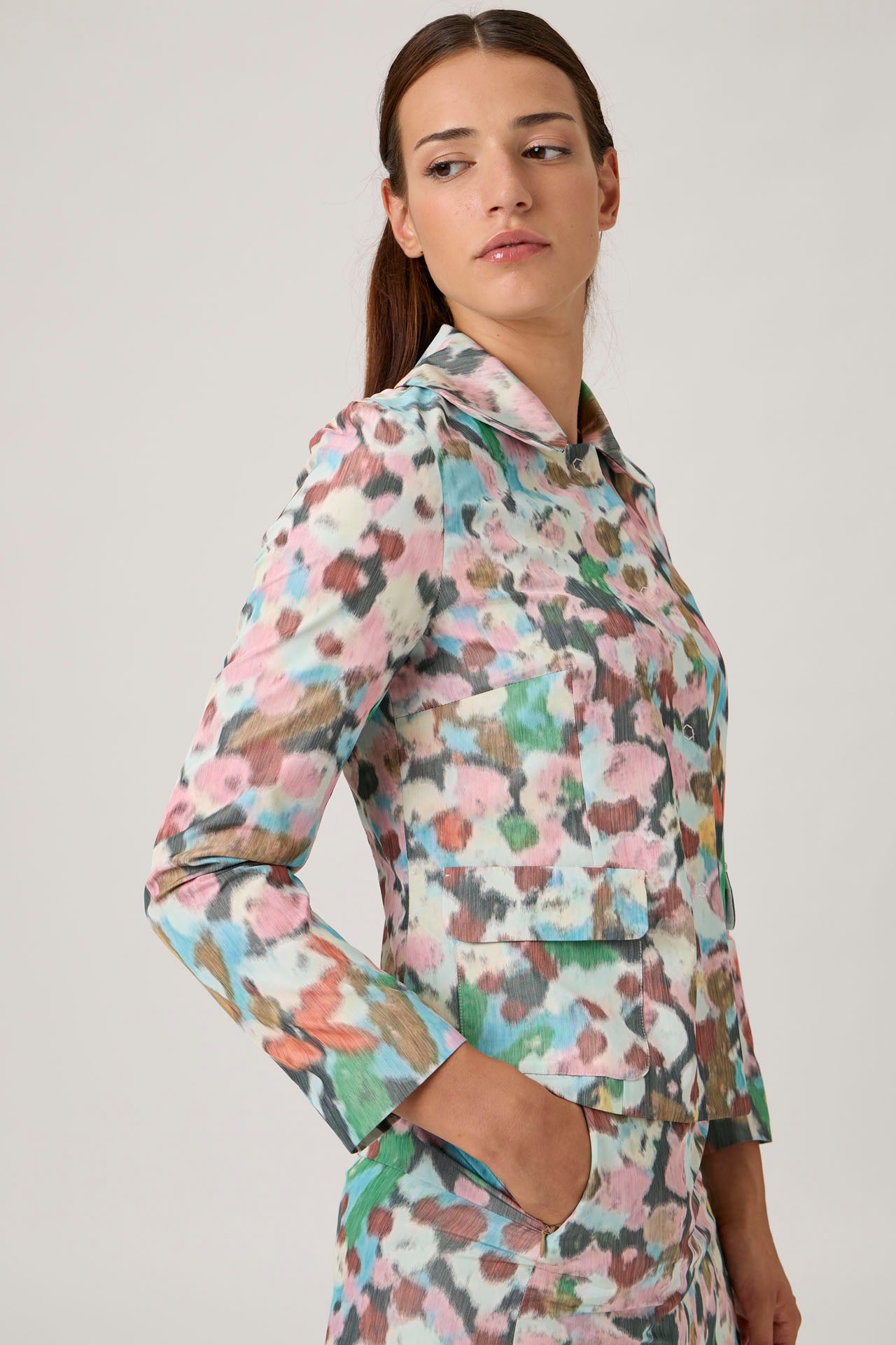 Chic Cropped Jacket - Flowers