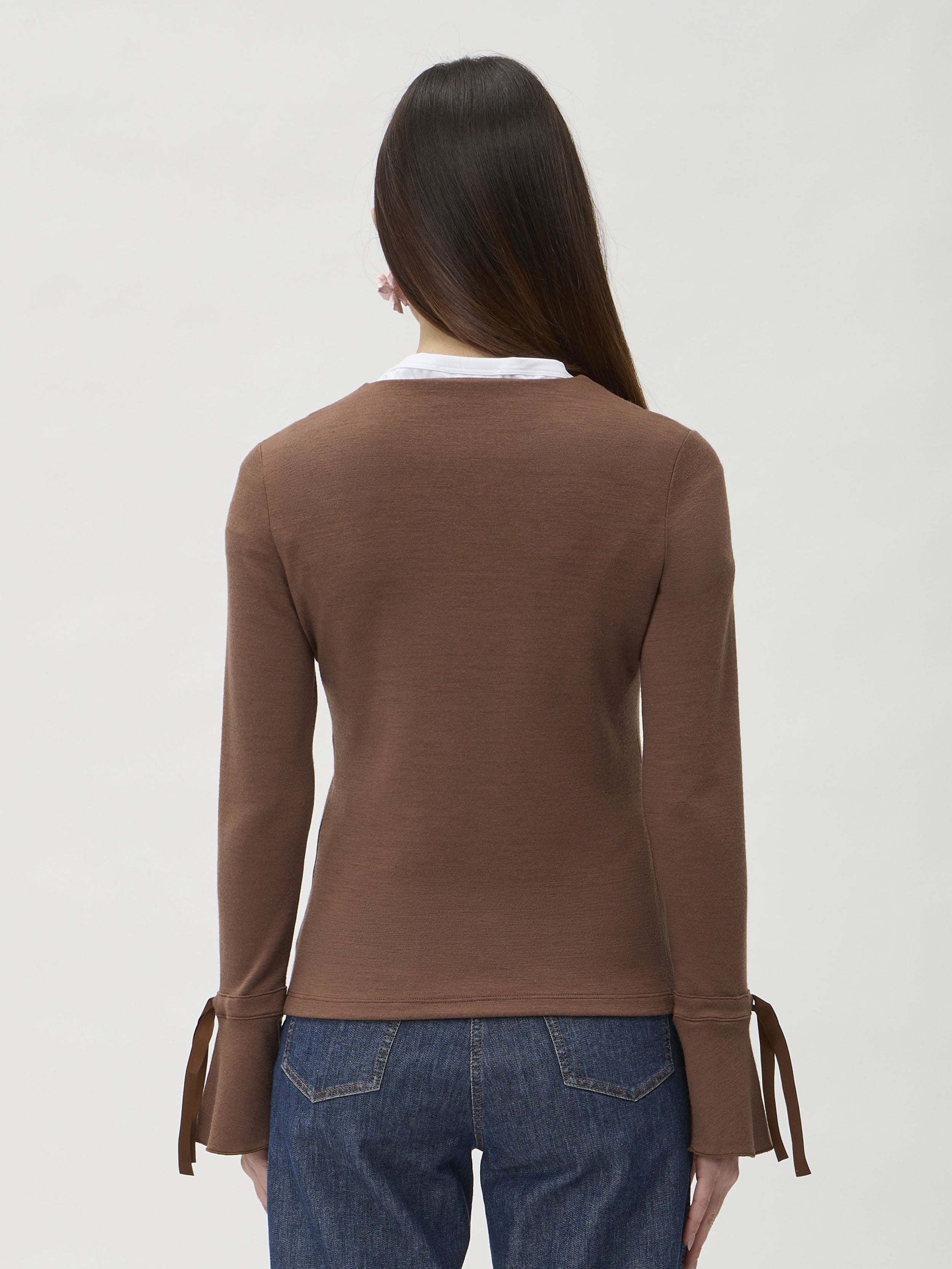 Blouse with Sleeve Ribbon in Darfo 1202 Ambra – worn by model, back view