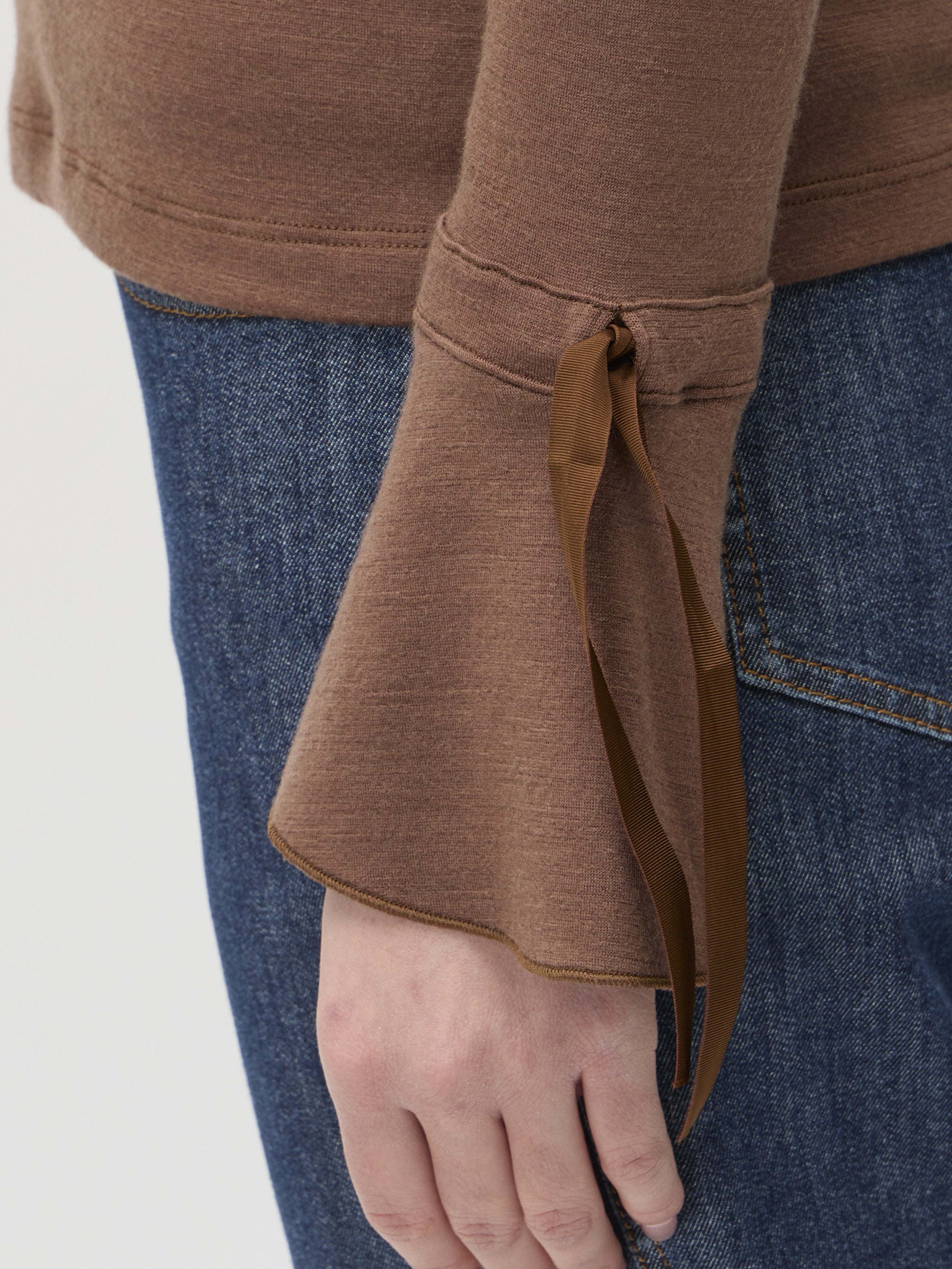 Blouse with Sleeve Ribbon in Darfo 1202 Ambra – sleeve ribbon detail