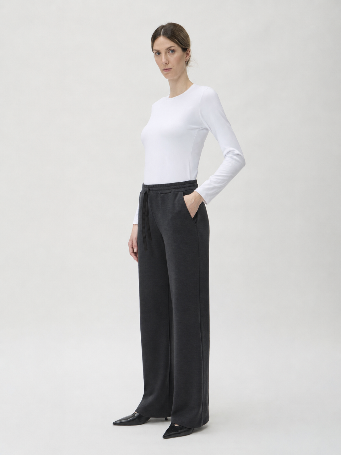 Straight-Legged Trousers in Darfo – 4026 Black