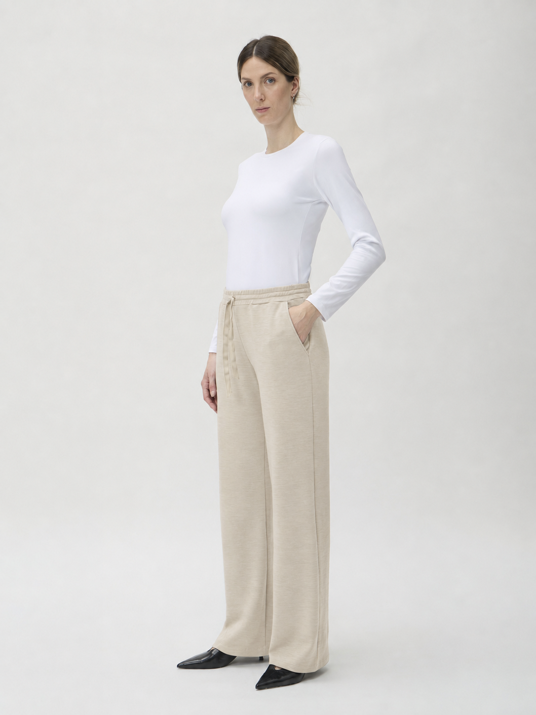 Straight-Legged Trousers in Darfo – 4026 Cream