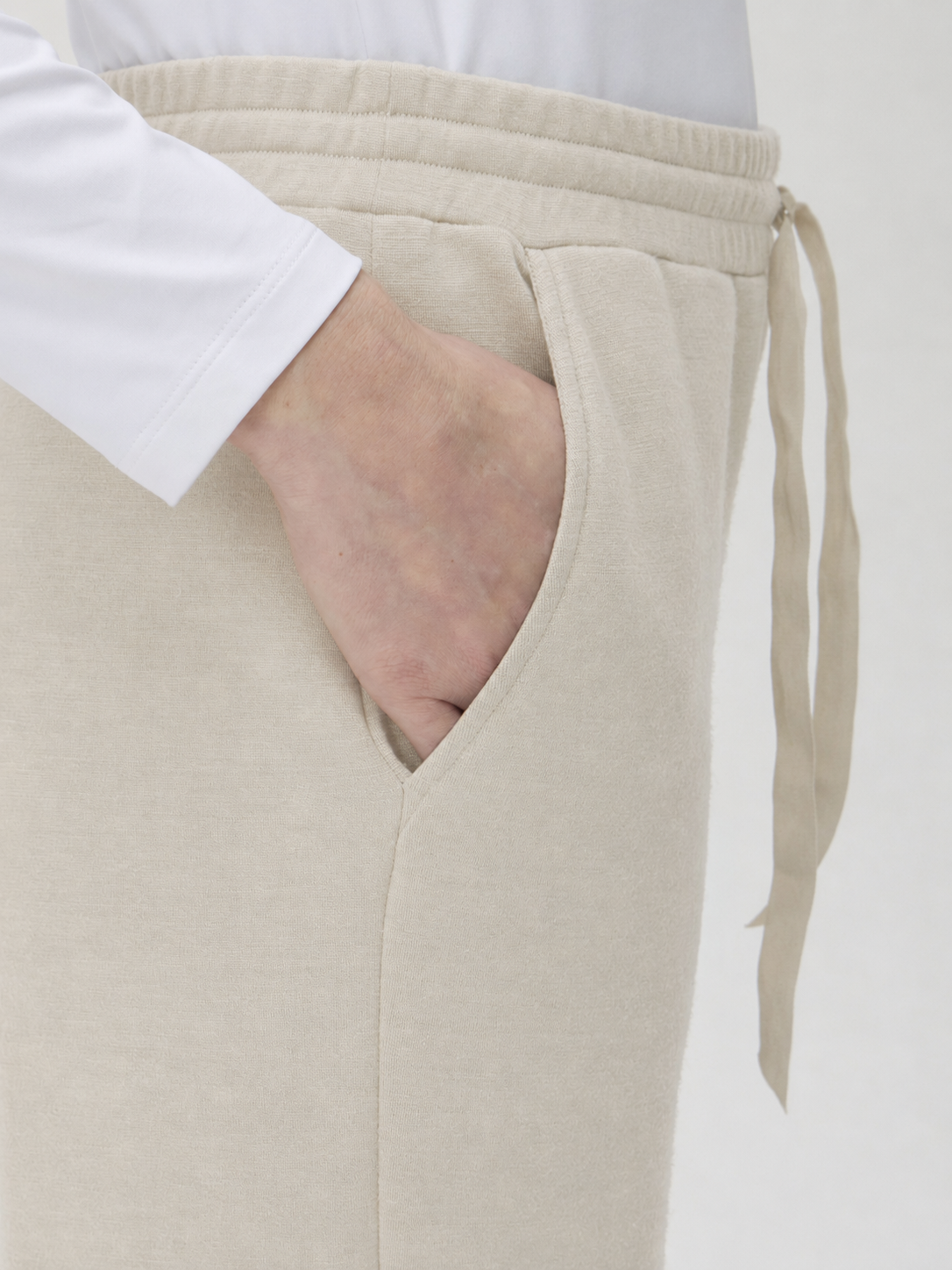 Straight-Legged Trousers in Darfo – 4026 Cream