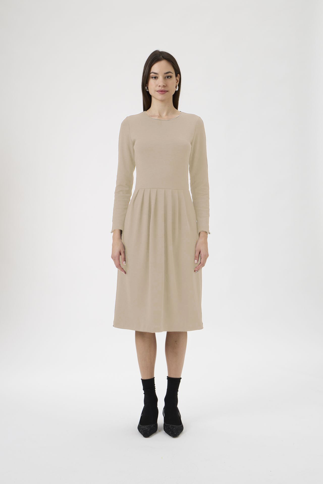 Classic Gug Dress With Pleated Skirt - Beige