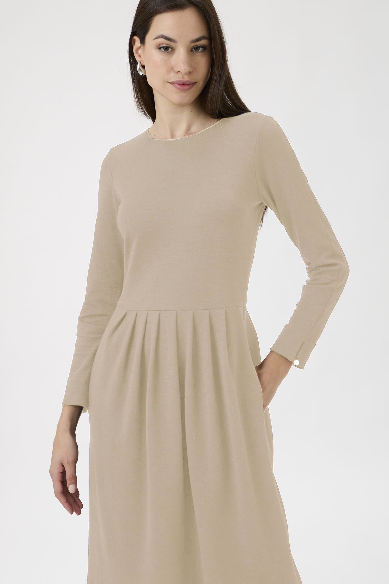 Classic Gug Dress With Pleated Skirt - Beige