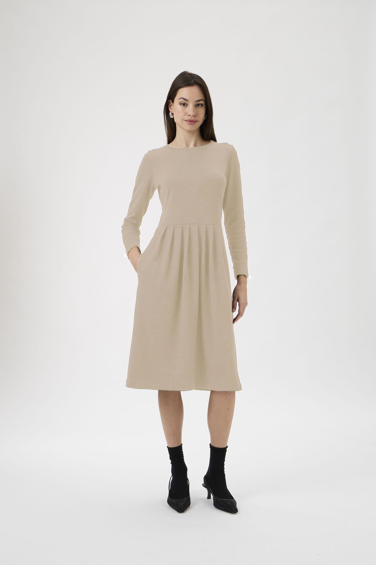 Classic Gug Dress With Pleated Skirt - Beige