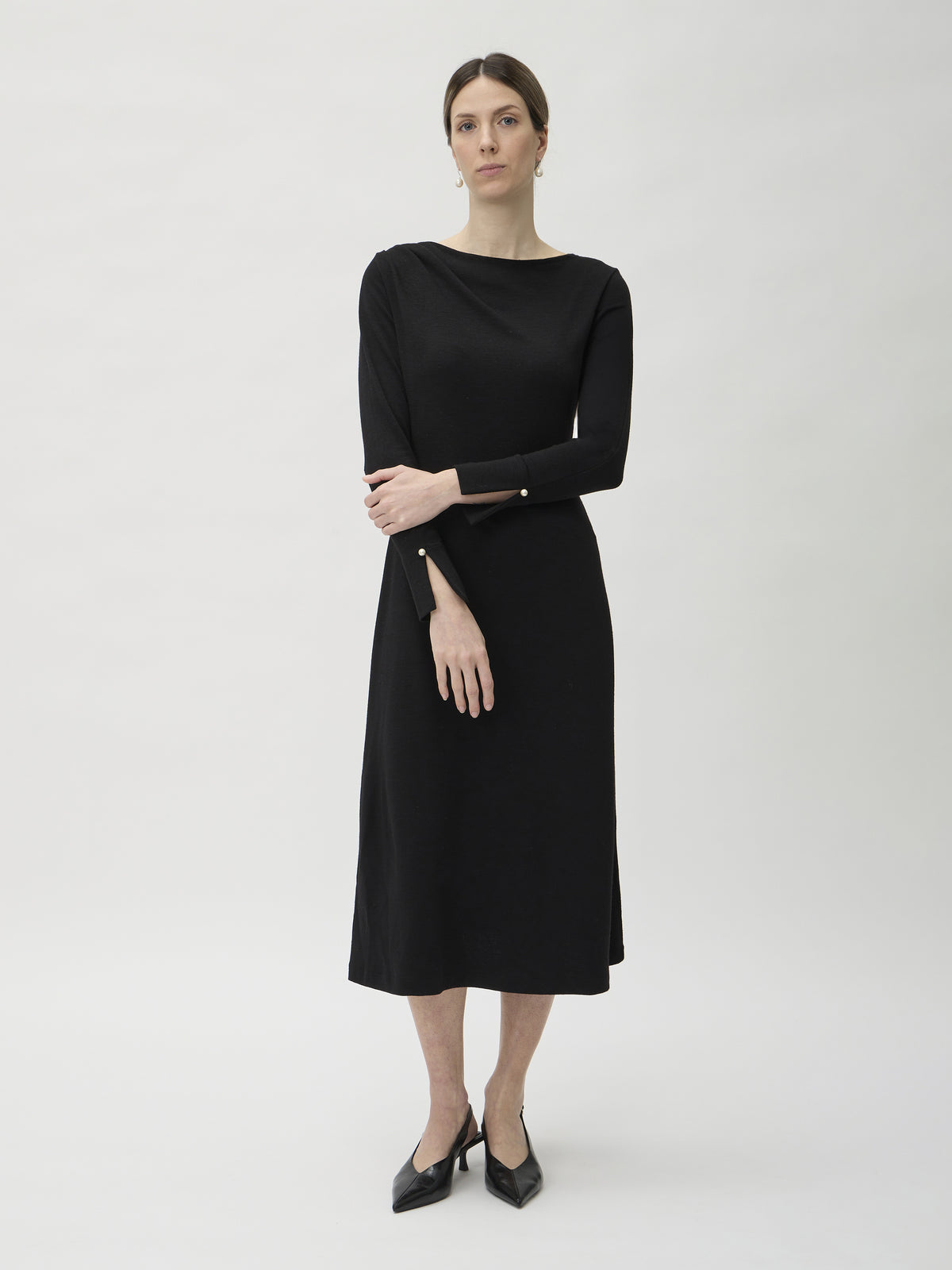 Dress Pleated Shoulder in Darfo – 9523 Black