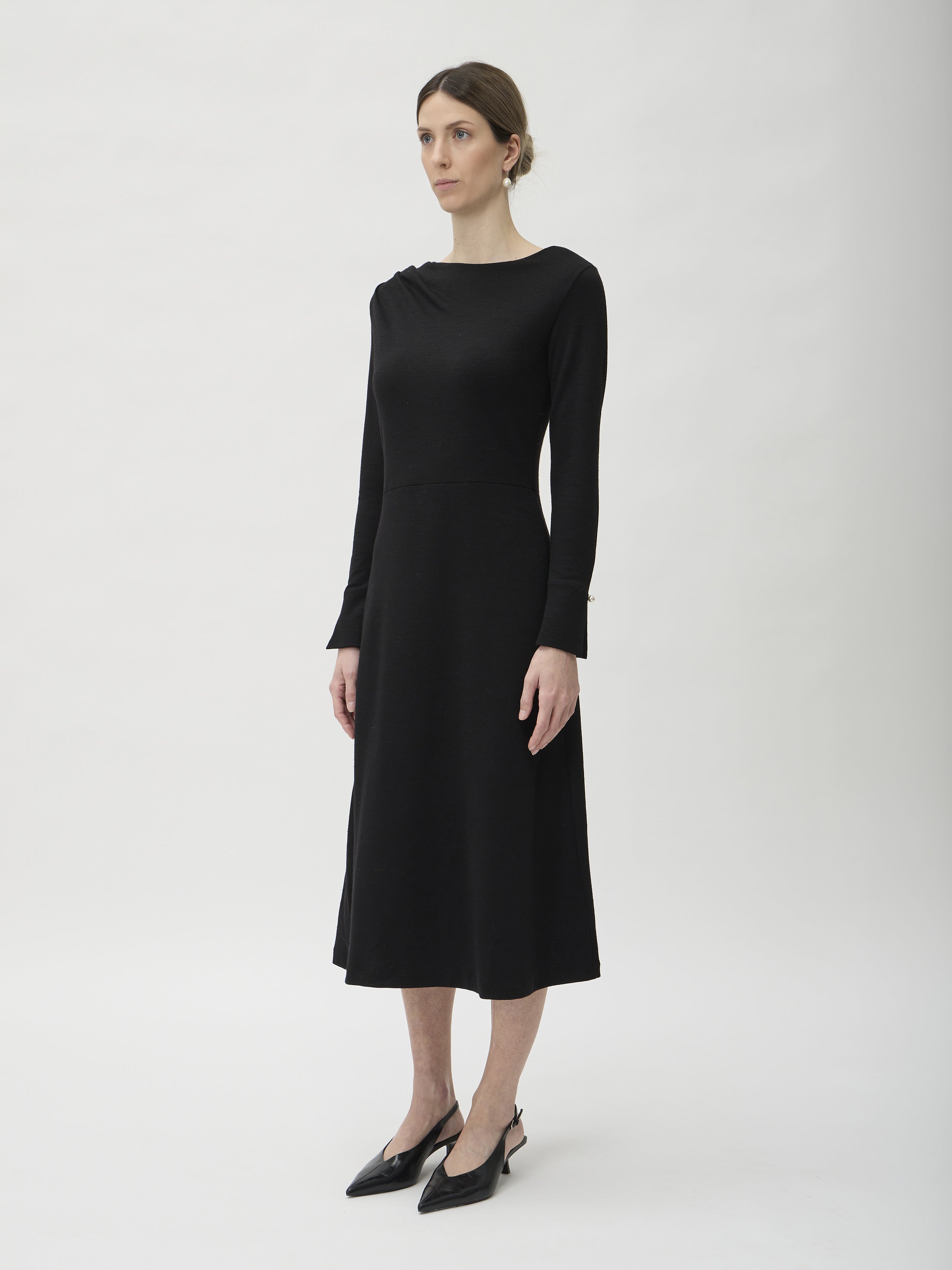 Dress Pleated Shoulder in Darfo – 9523 Black