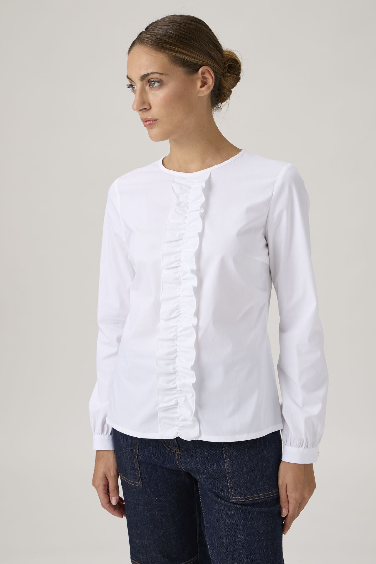 Classic blouse with ruffles - White