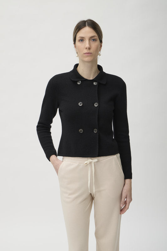 Cropped front – krave, knapper og talje